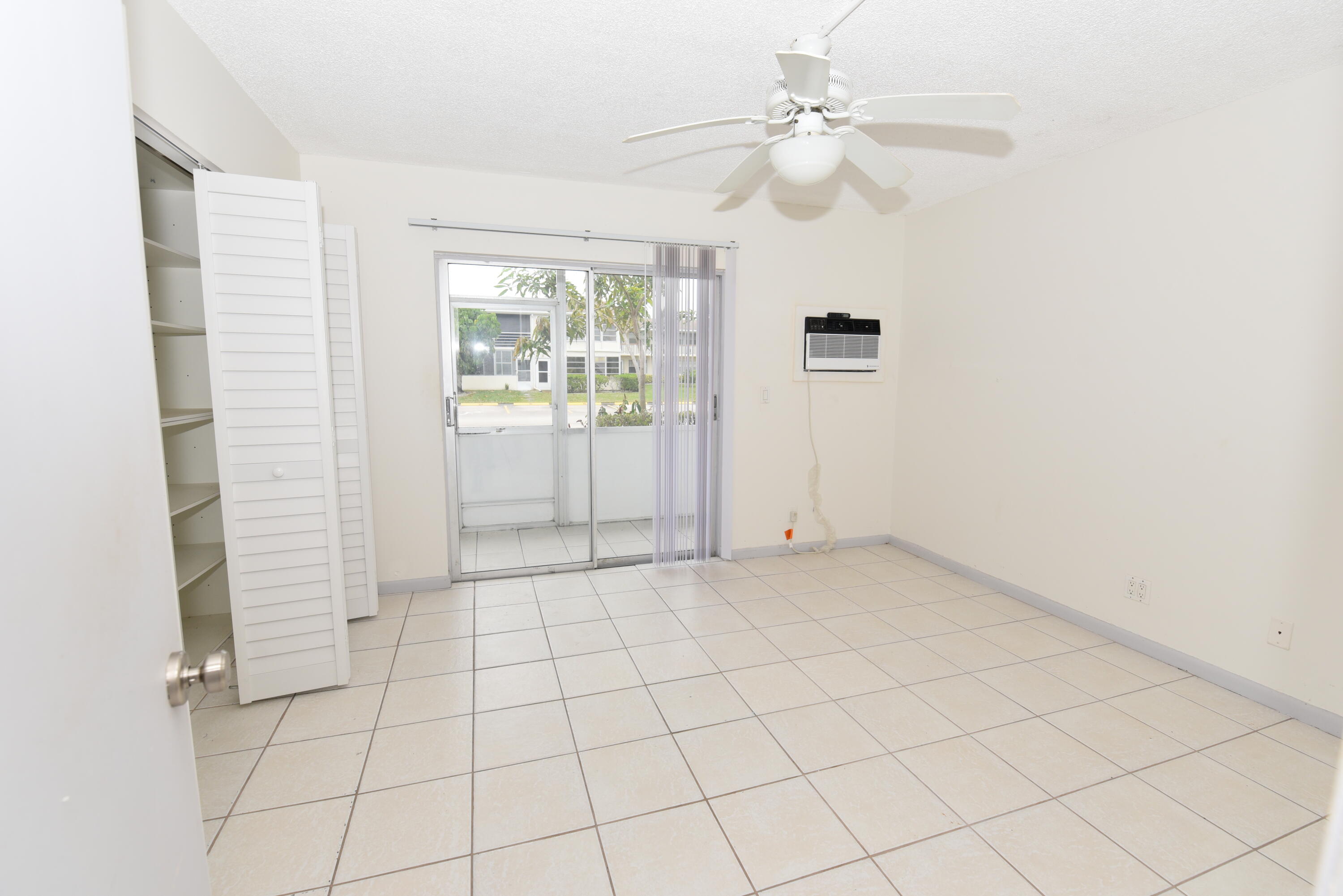 164 Andover G Property Photo 10
