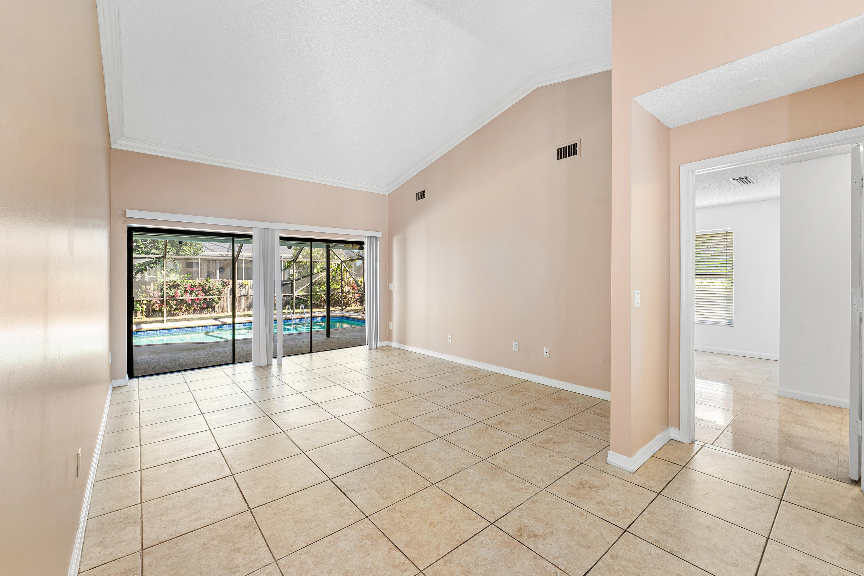 2057 Amesbury Circle Property Photo 6