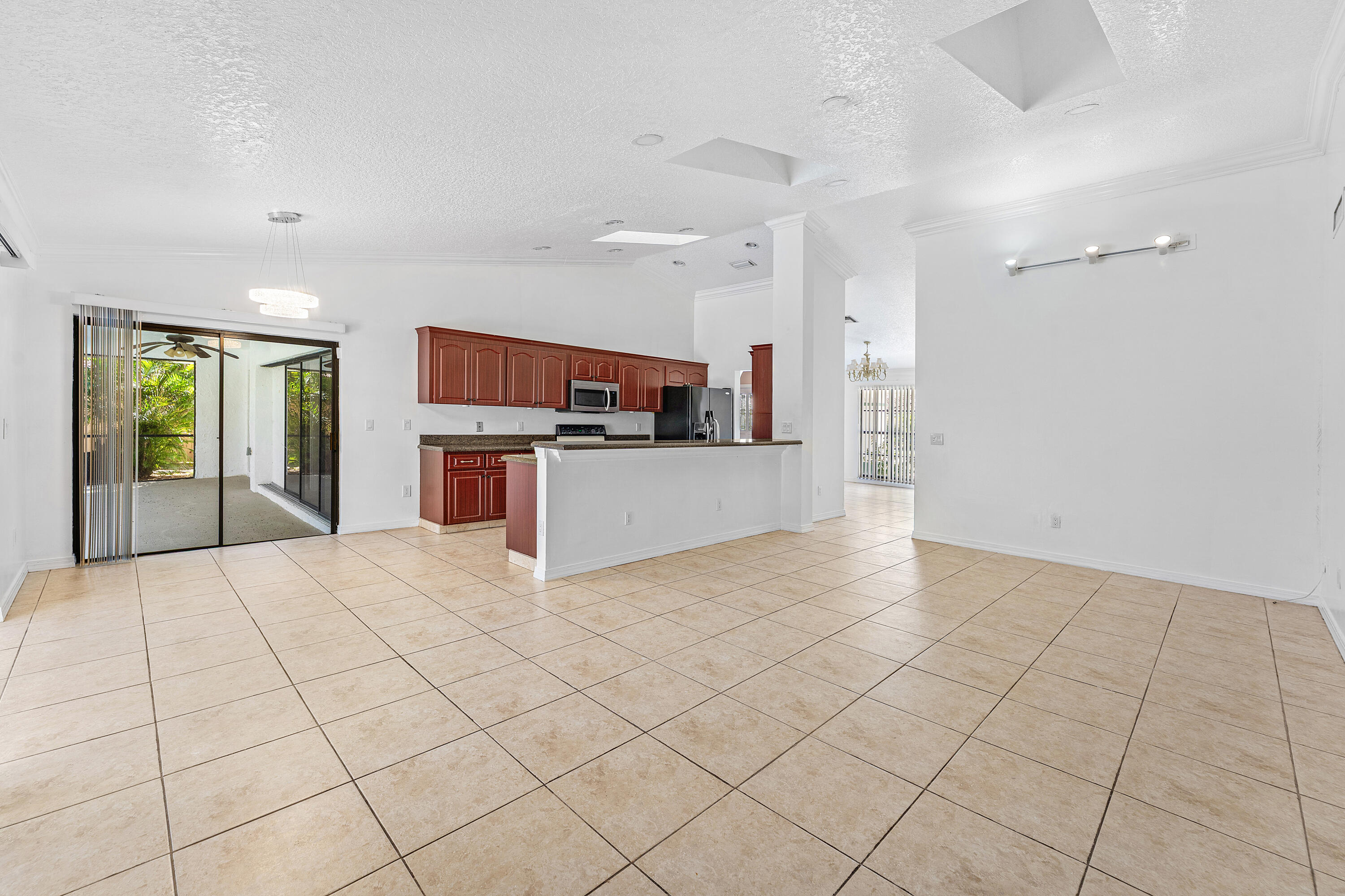 2057 Amesbury Circle Property Photo 9