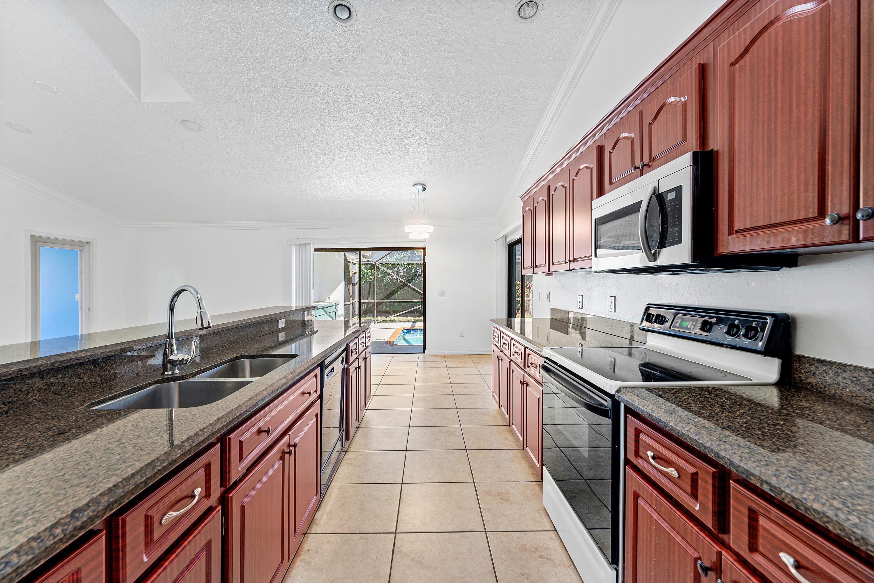 2057 Amesbury Circle Property Photo 16