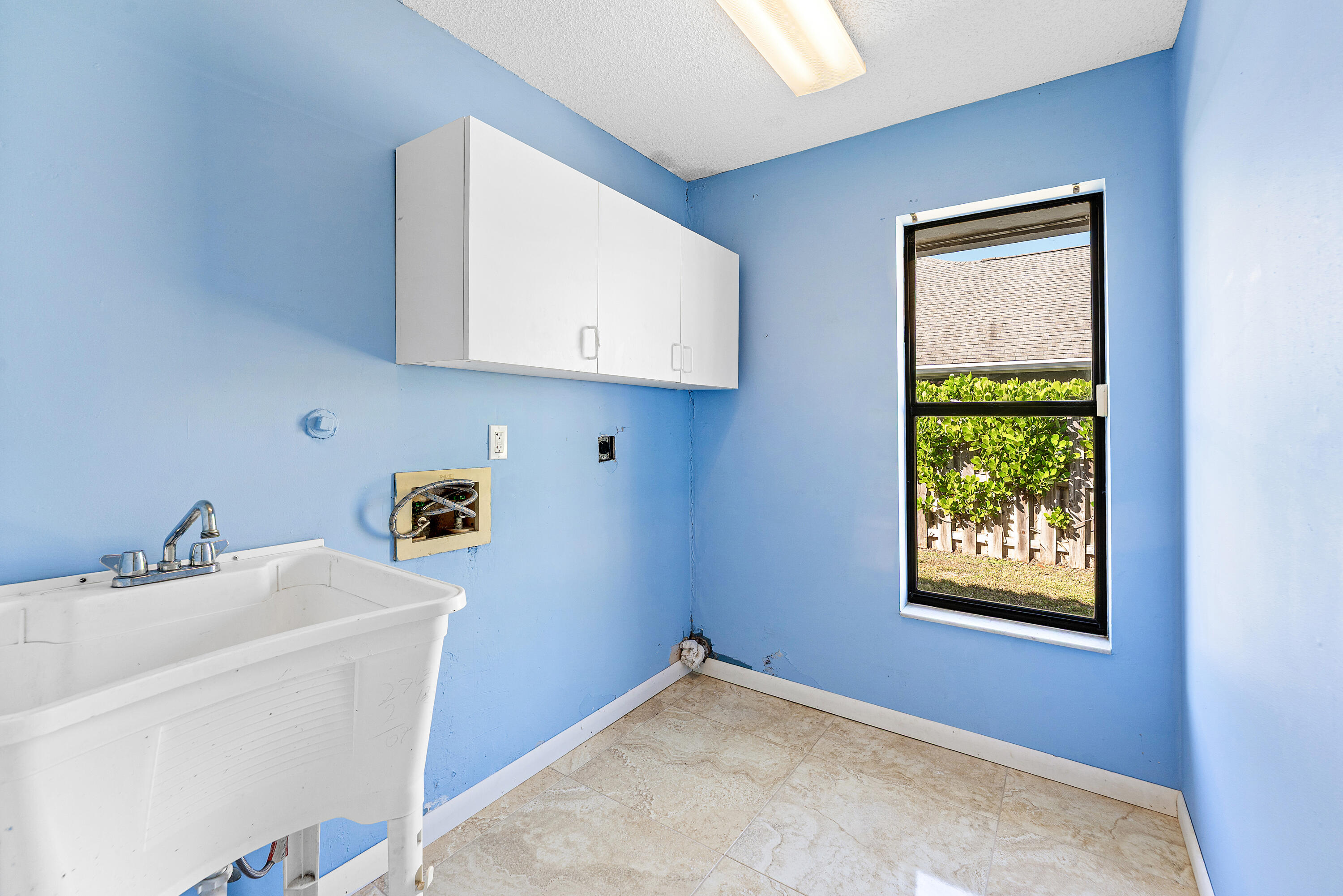 2057 Amesbury Circle Property Photo 24