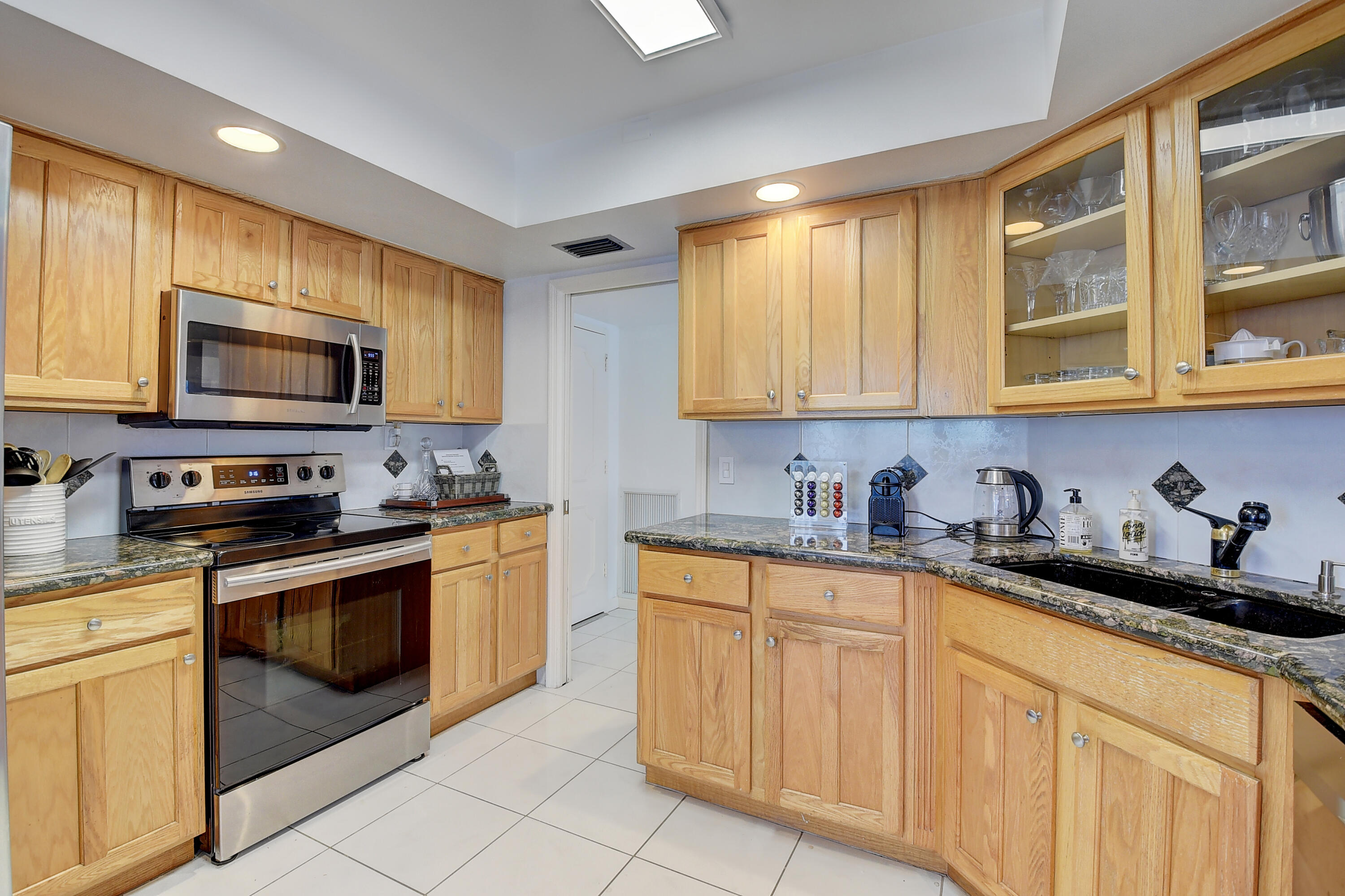 2066 N Ocean Boulevard 2nw Property Photo 8