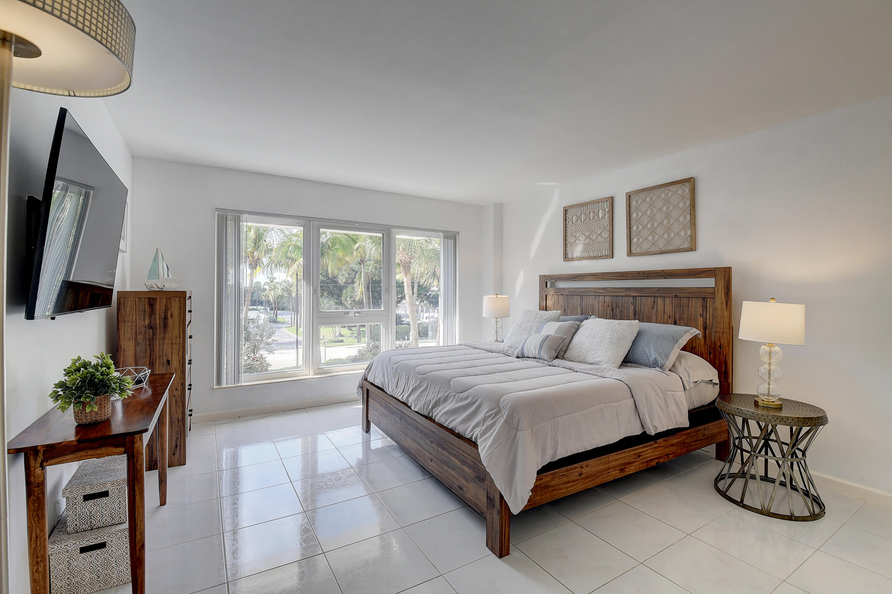2066 N Ocean Boulevard 2nw Property Photo 10
