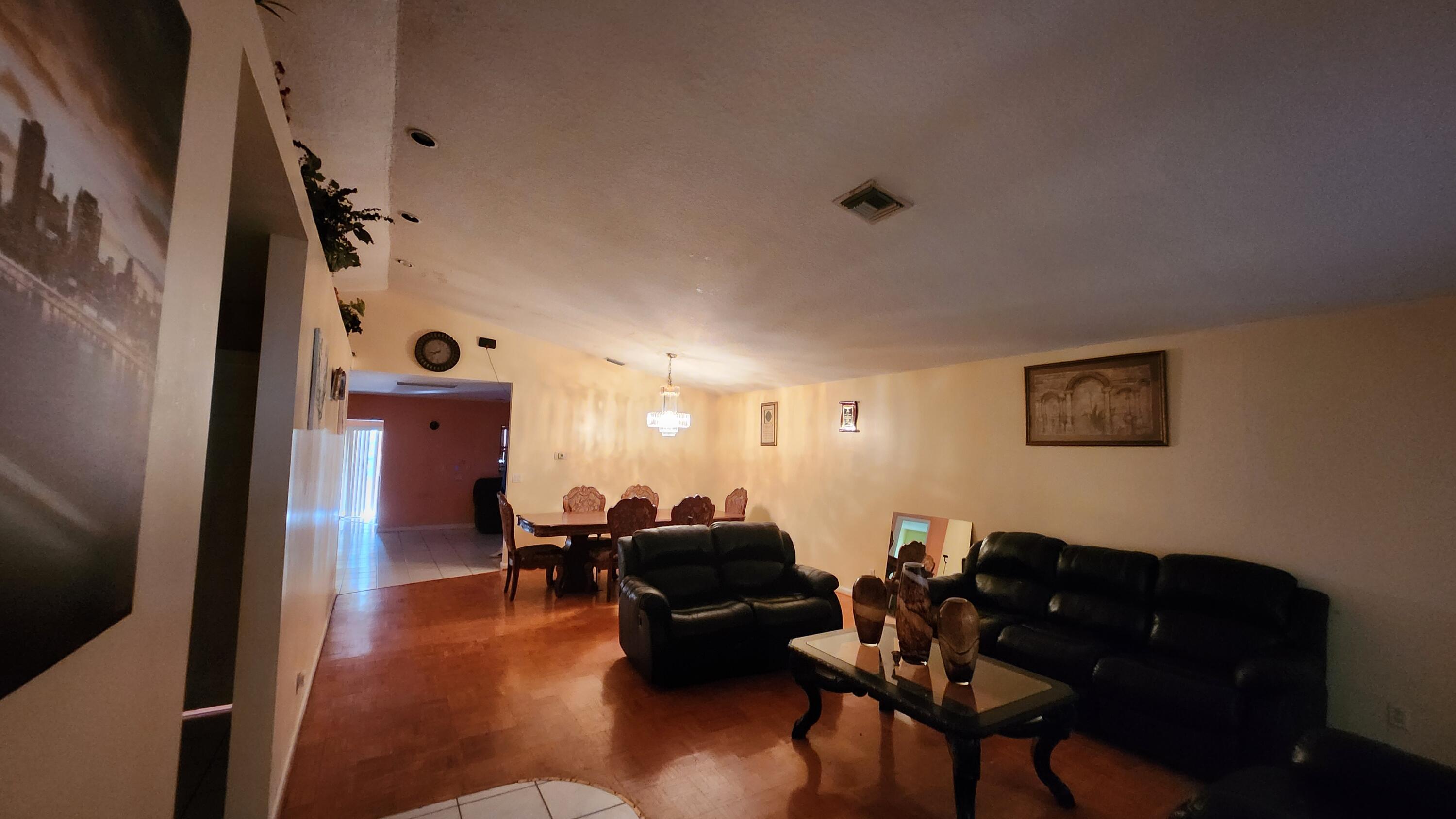 1207 Hatteras Circle Property Photo 4