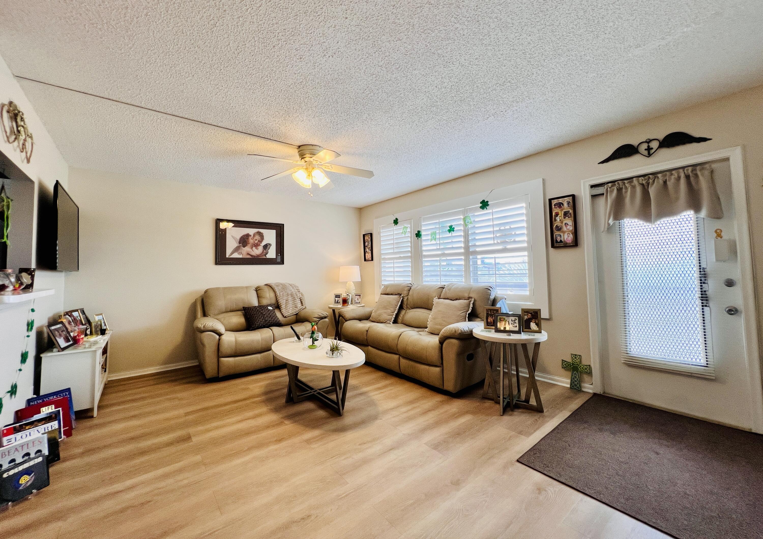 334 Southampton B Property Photo 1
