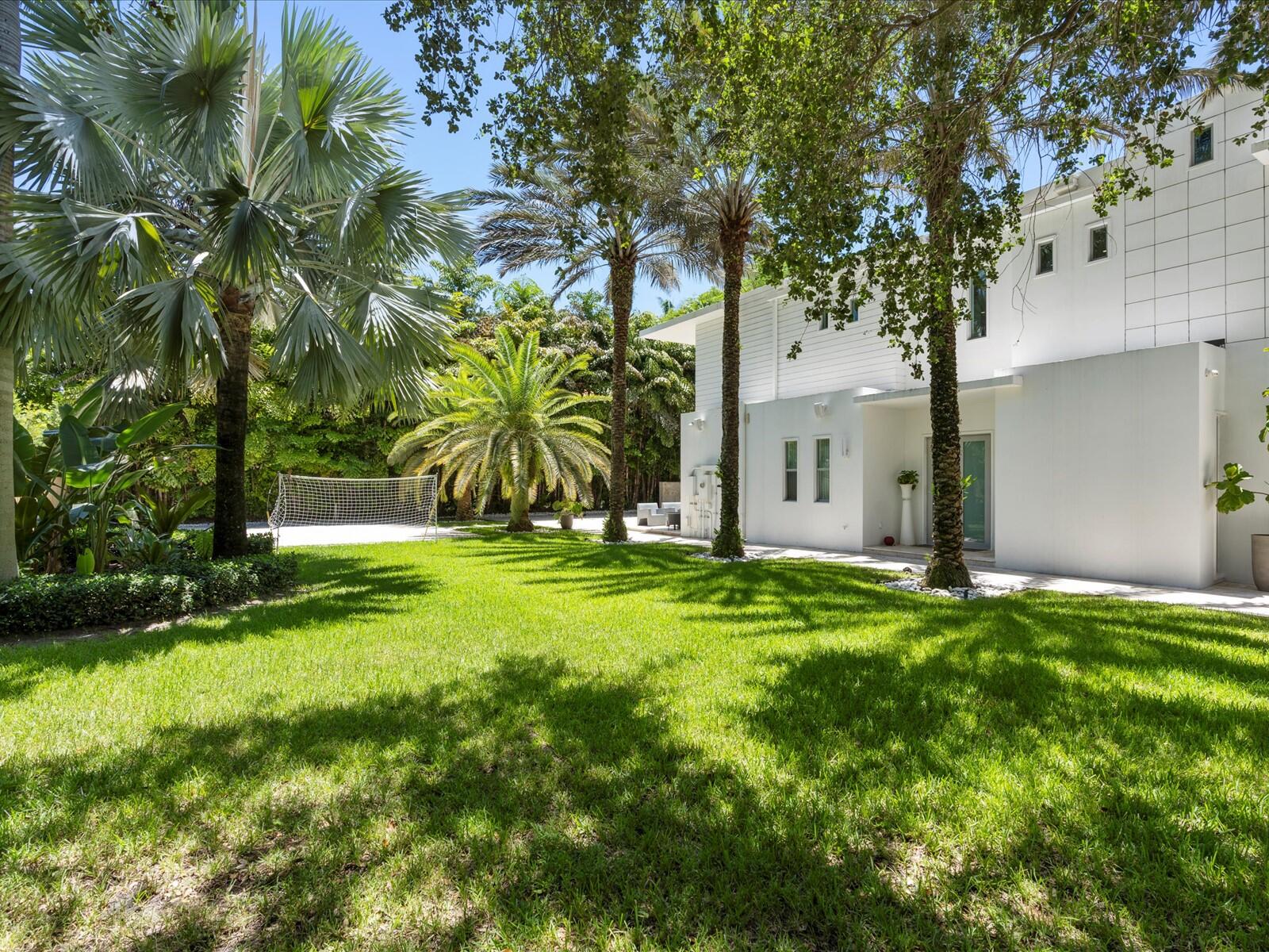 3917 S Le Jeune Road Property Photo 7