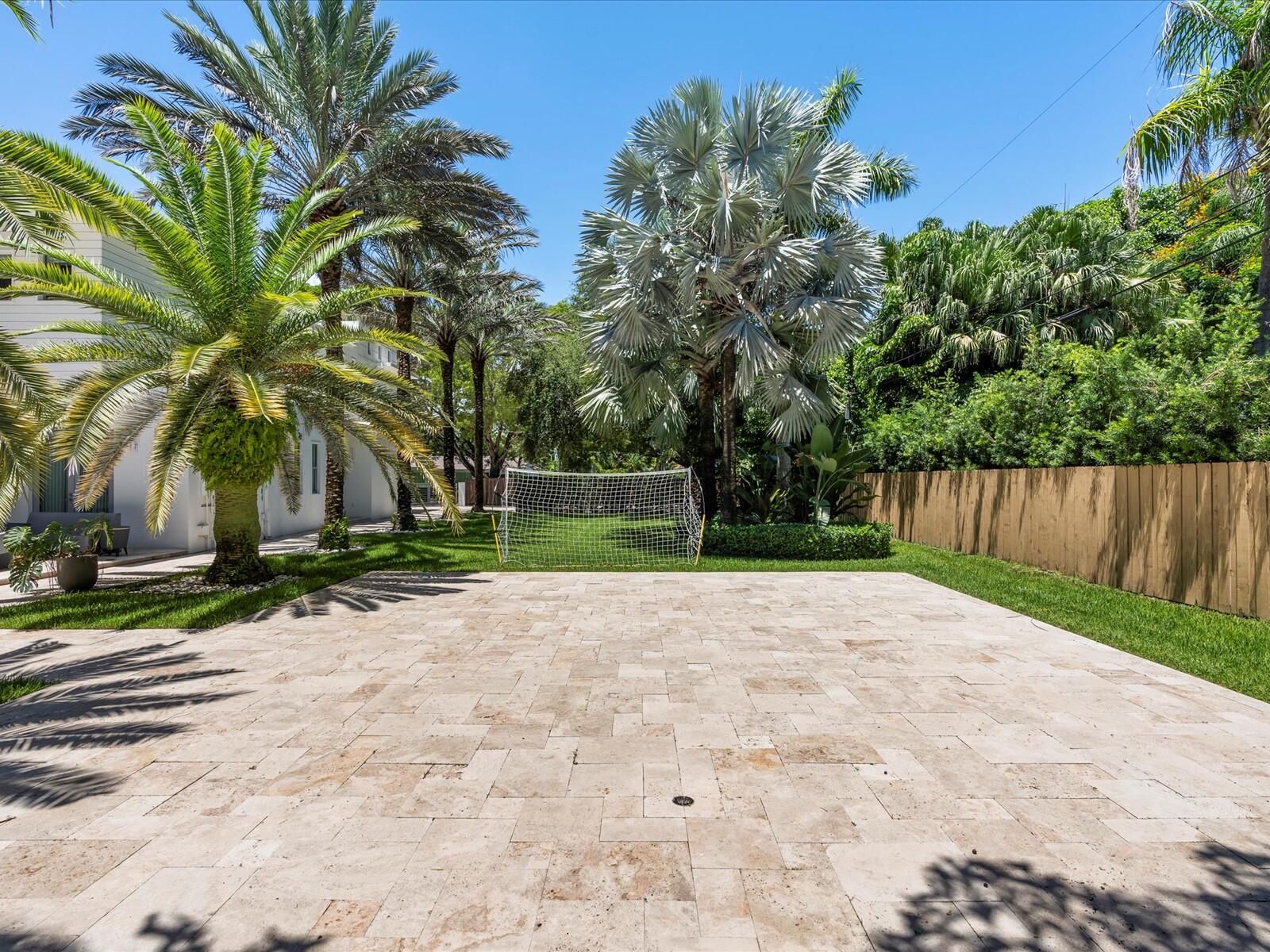 3917 S Le Jeune Road Property Photo 10