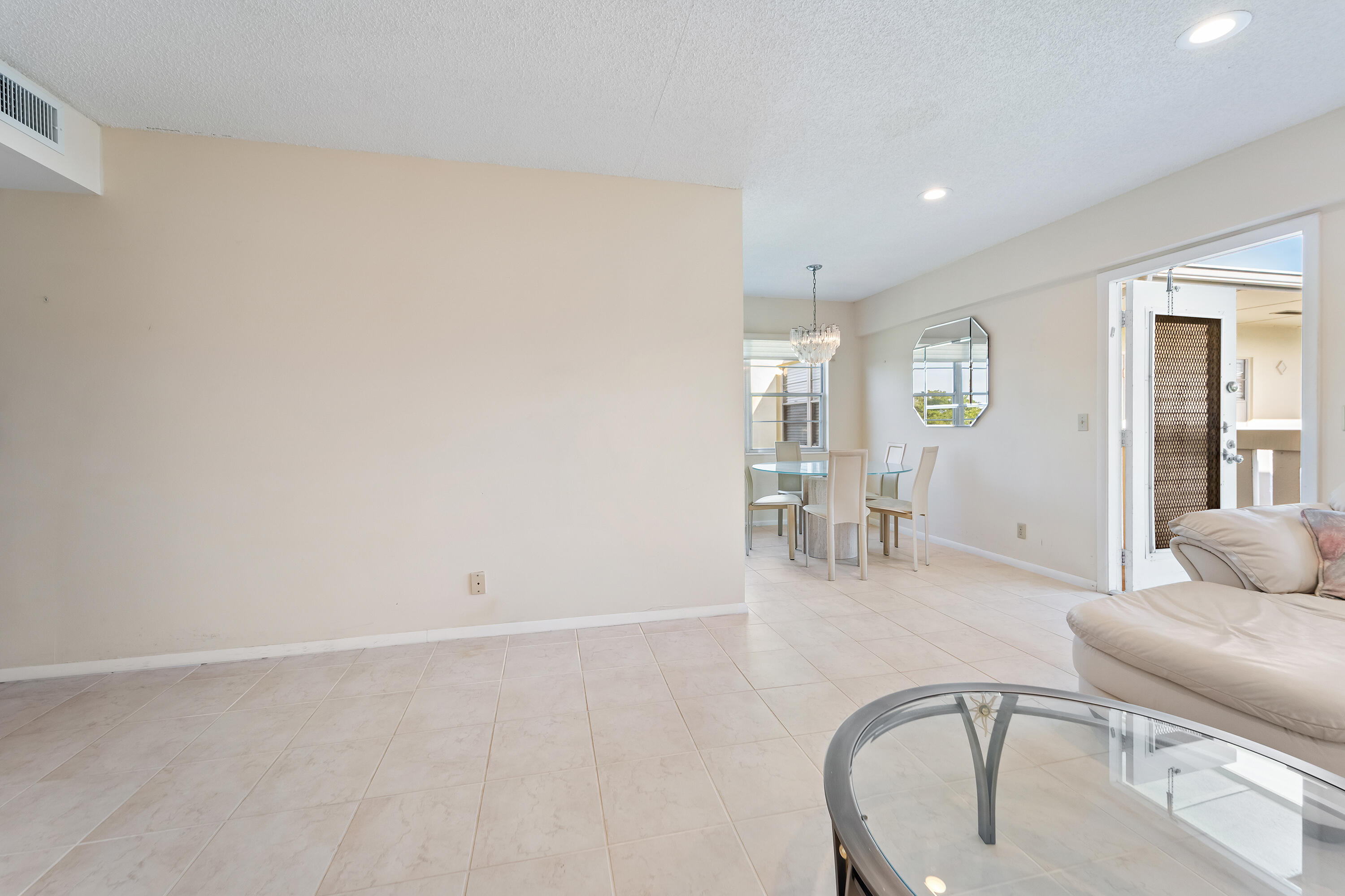 200 Dorset E Property Photo 6