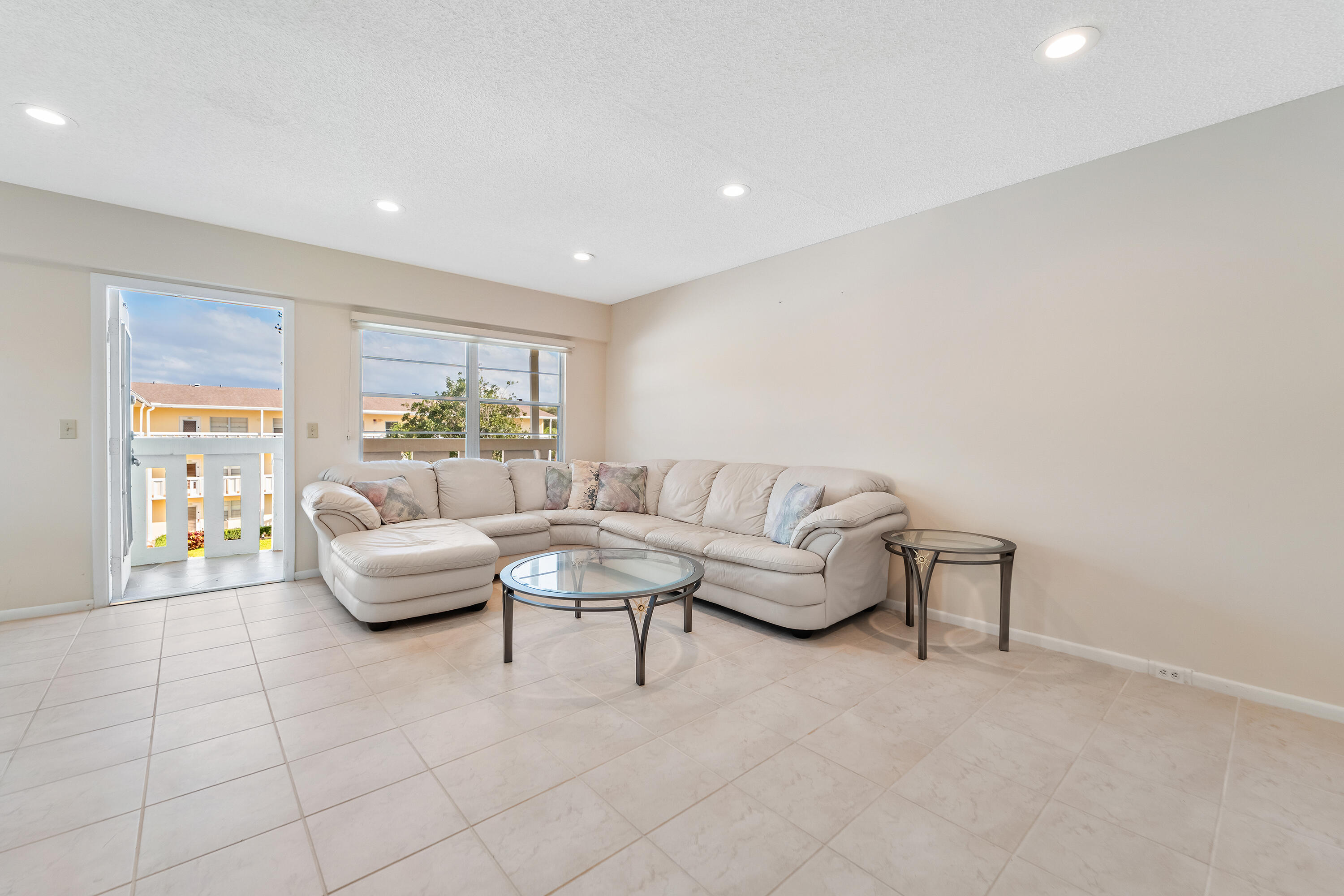 200 Dorset E Property Photo 7