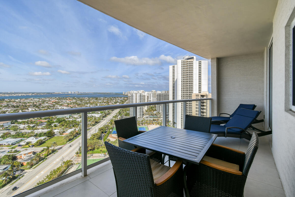 2700 N Ocean Drive 2003b Property Photo 25