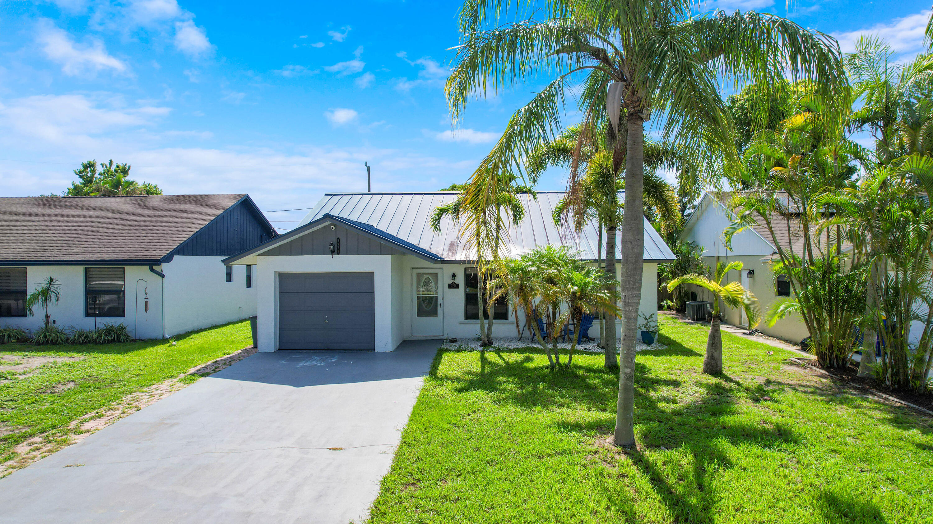 5929 Se Collins Avenue Property Photo 2
