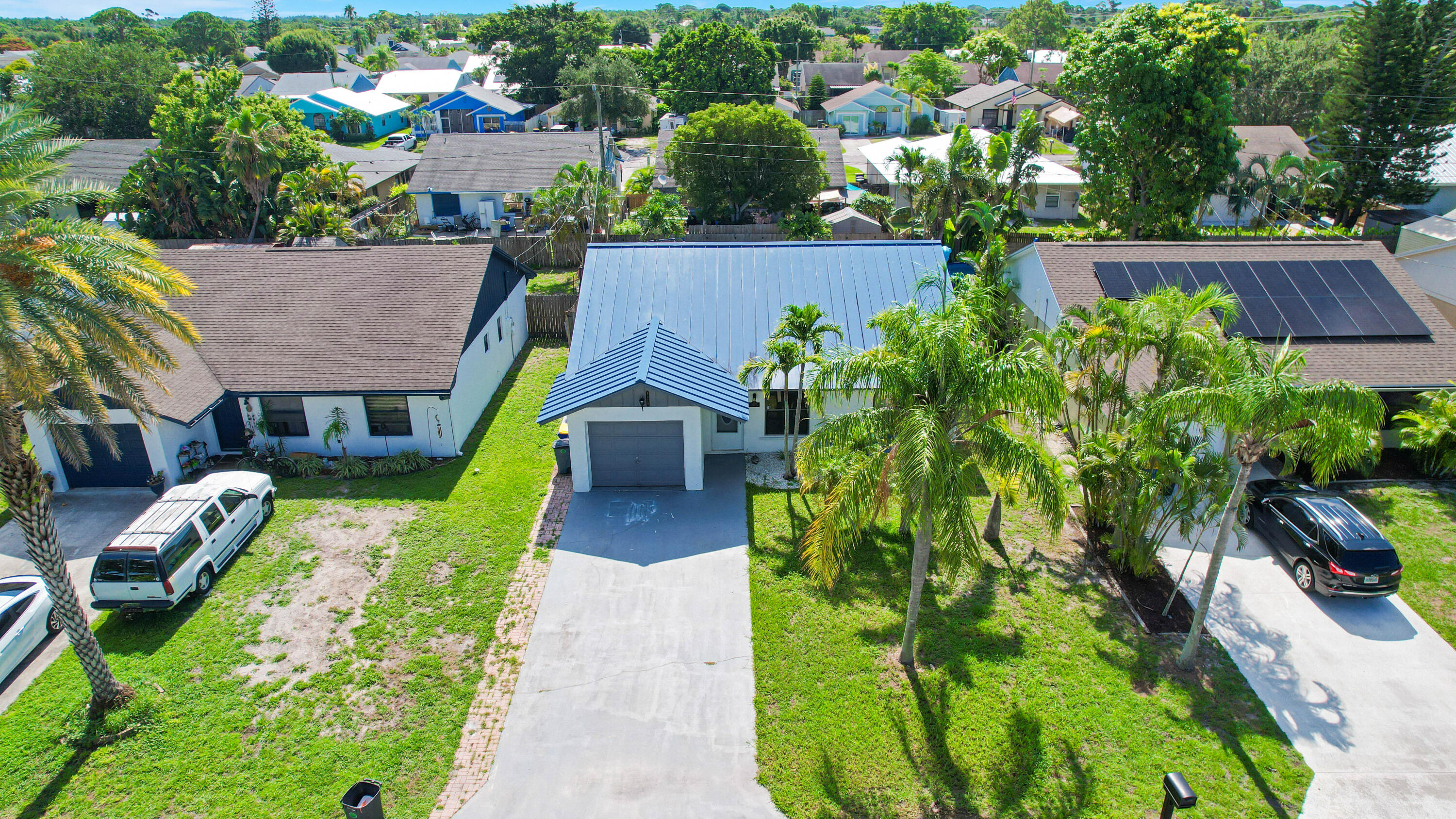 5929 Se Collins Avenue Property Photo 4