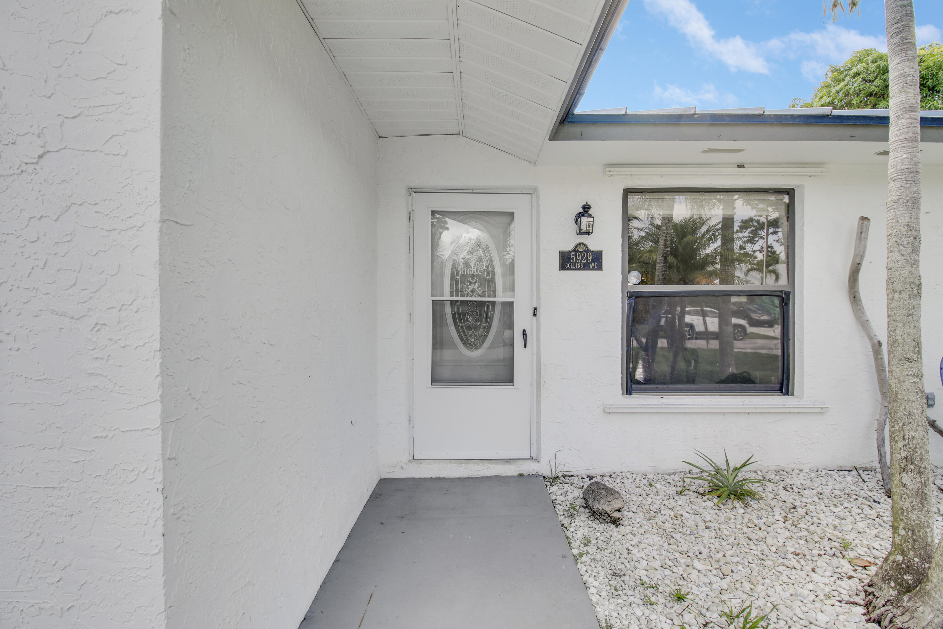 5929 Se Collins Avenue Property Photo 9
