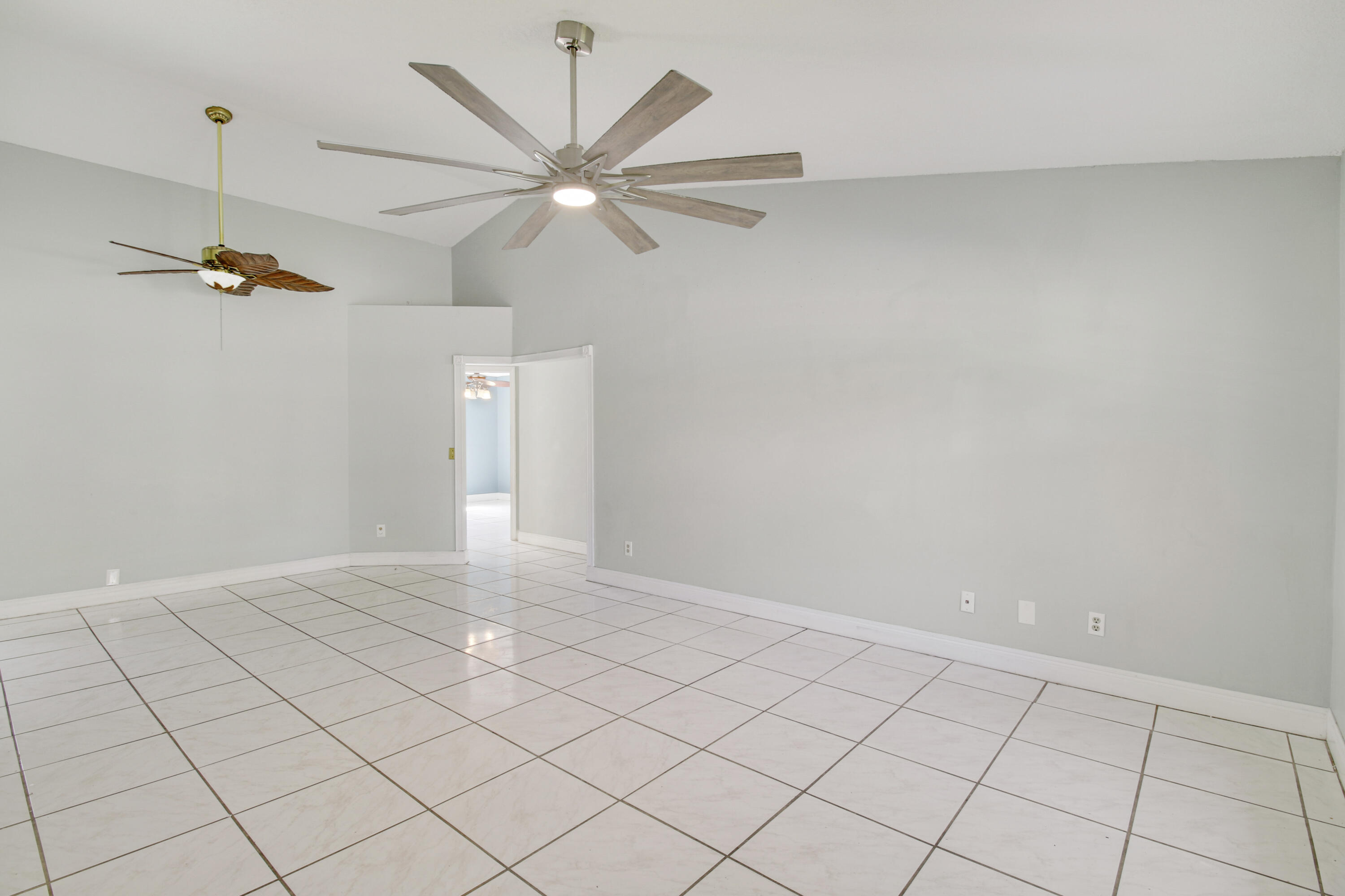 5929 Se Collins Avenue Property Photo 10