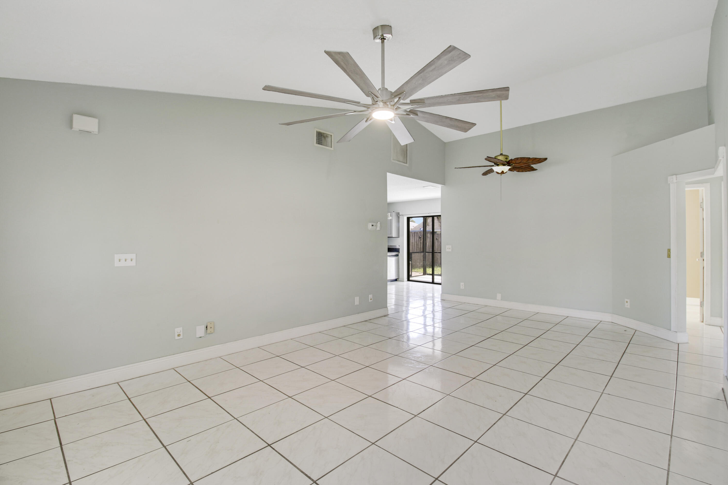 5929 Se Collins Avenue Property Photo 11