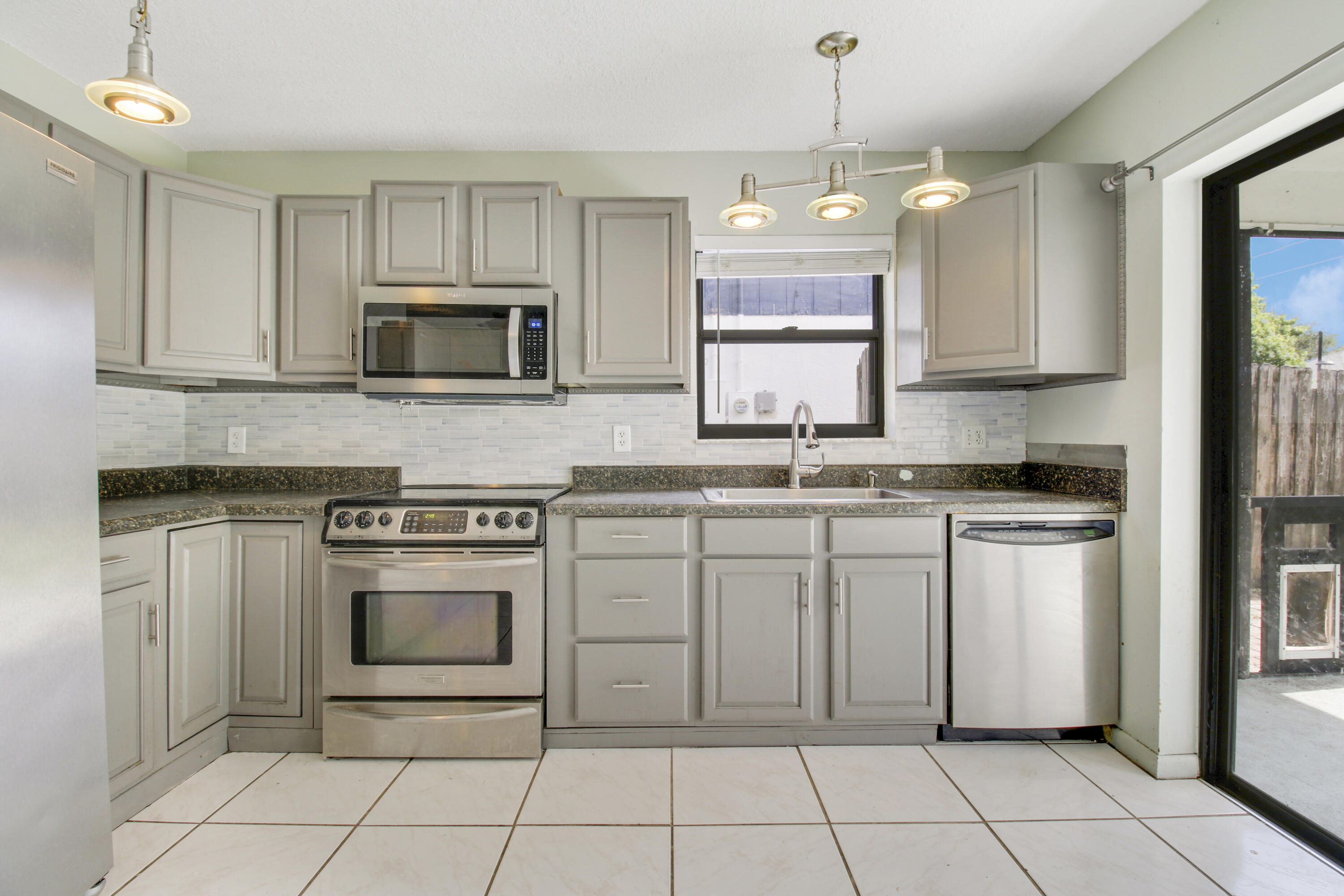 5929 Se Collins Avenue Property Photo 14