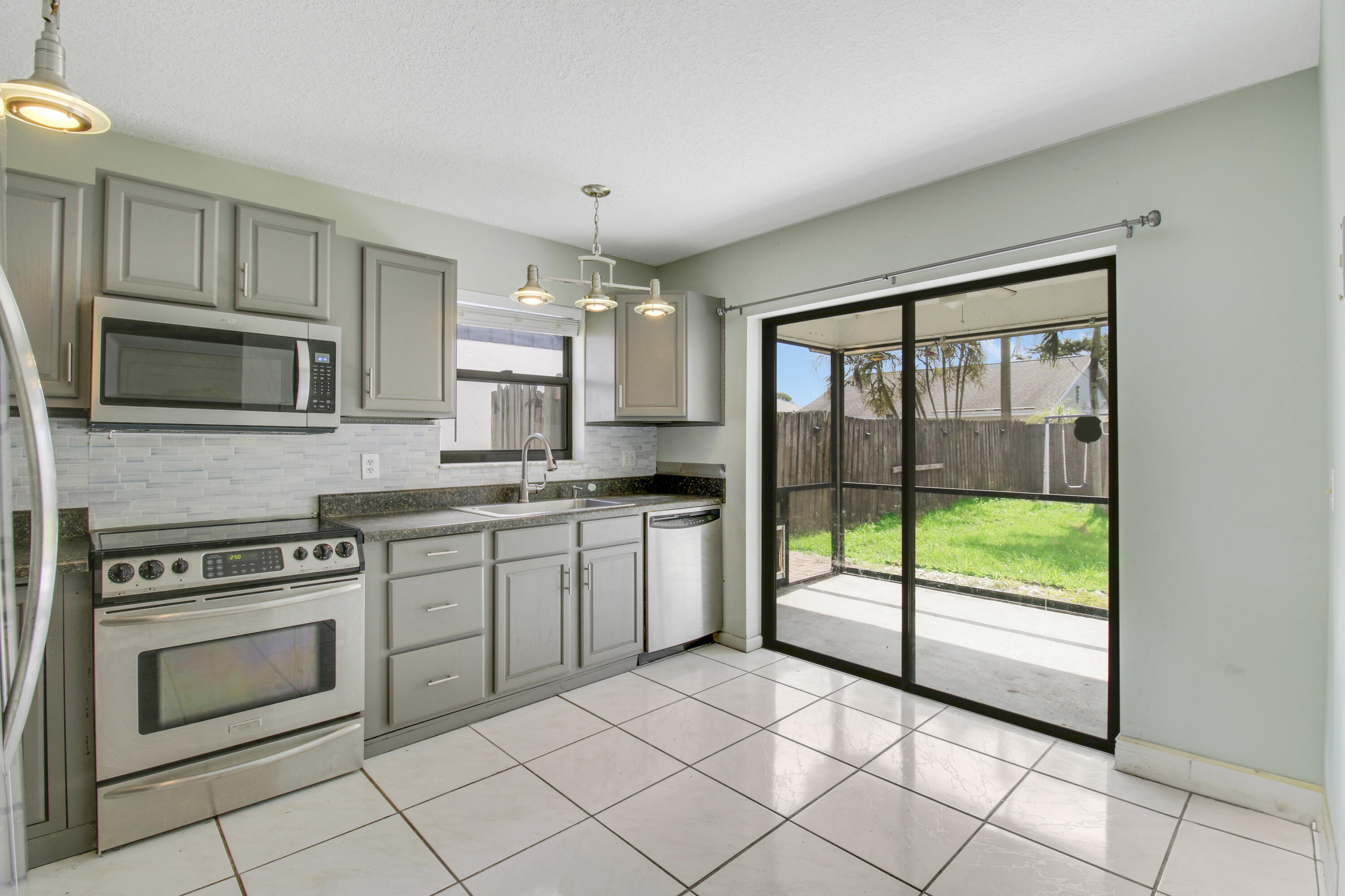 5929 Se Collins Avenue Property Photo 15