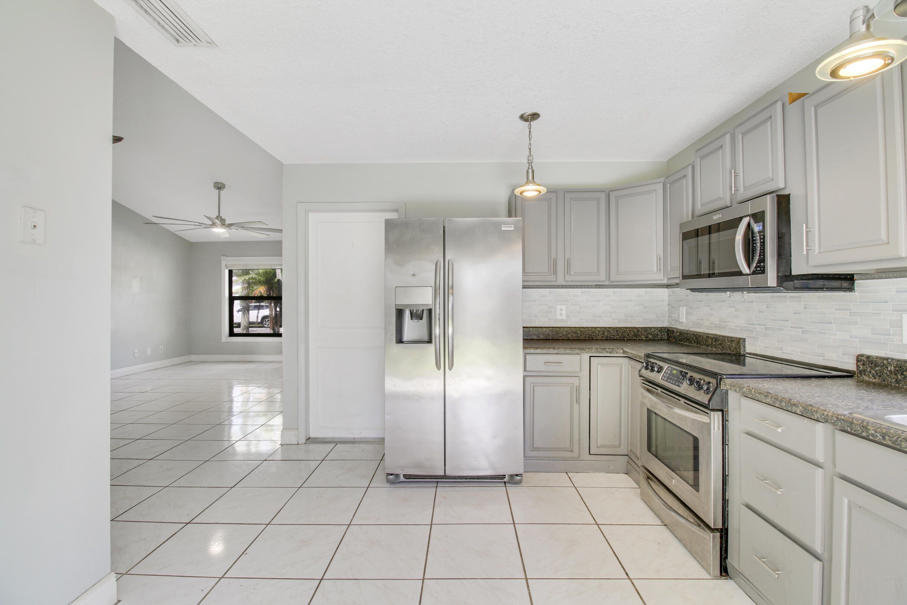 5929 Se Collins Avenue Property Photo 16