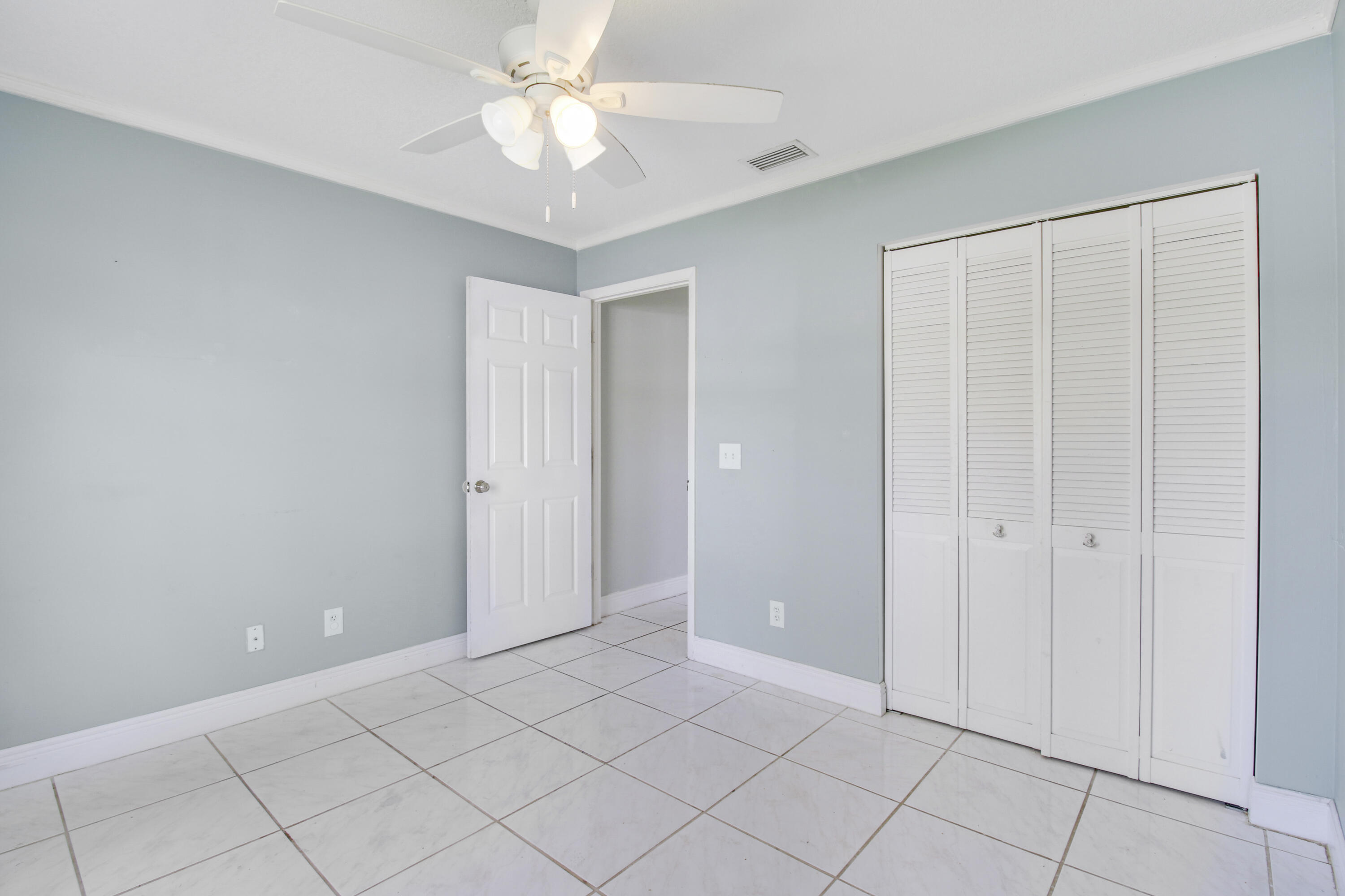 5929 Se Collins Avenue Property Photo 20