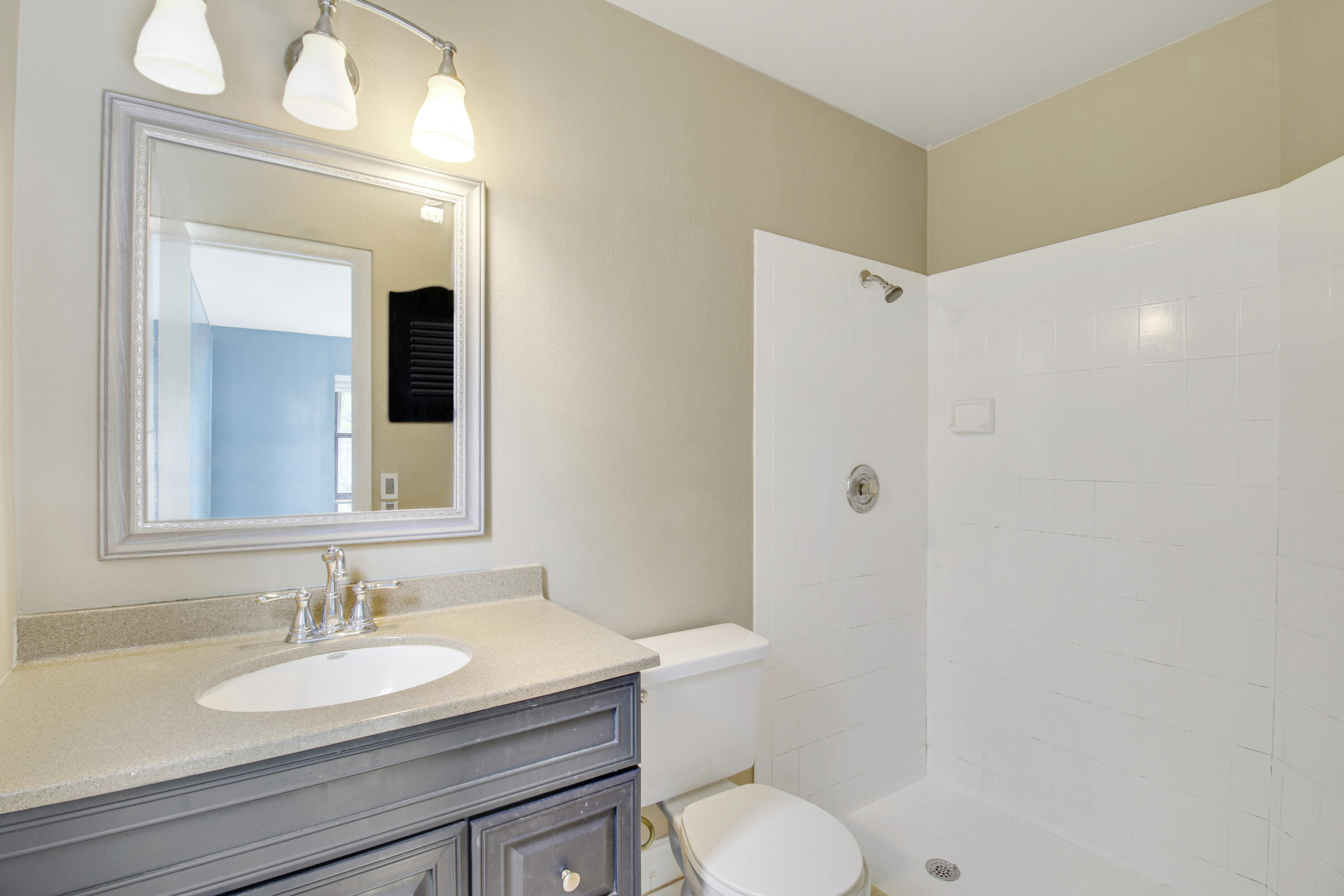 5929 Se Collins Avenue Property Photo 25