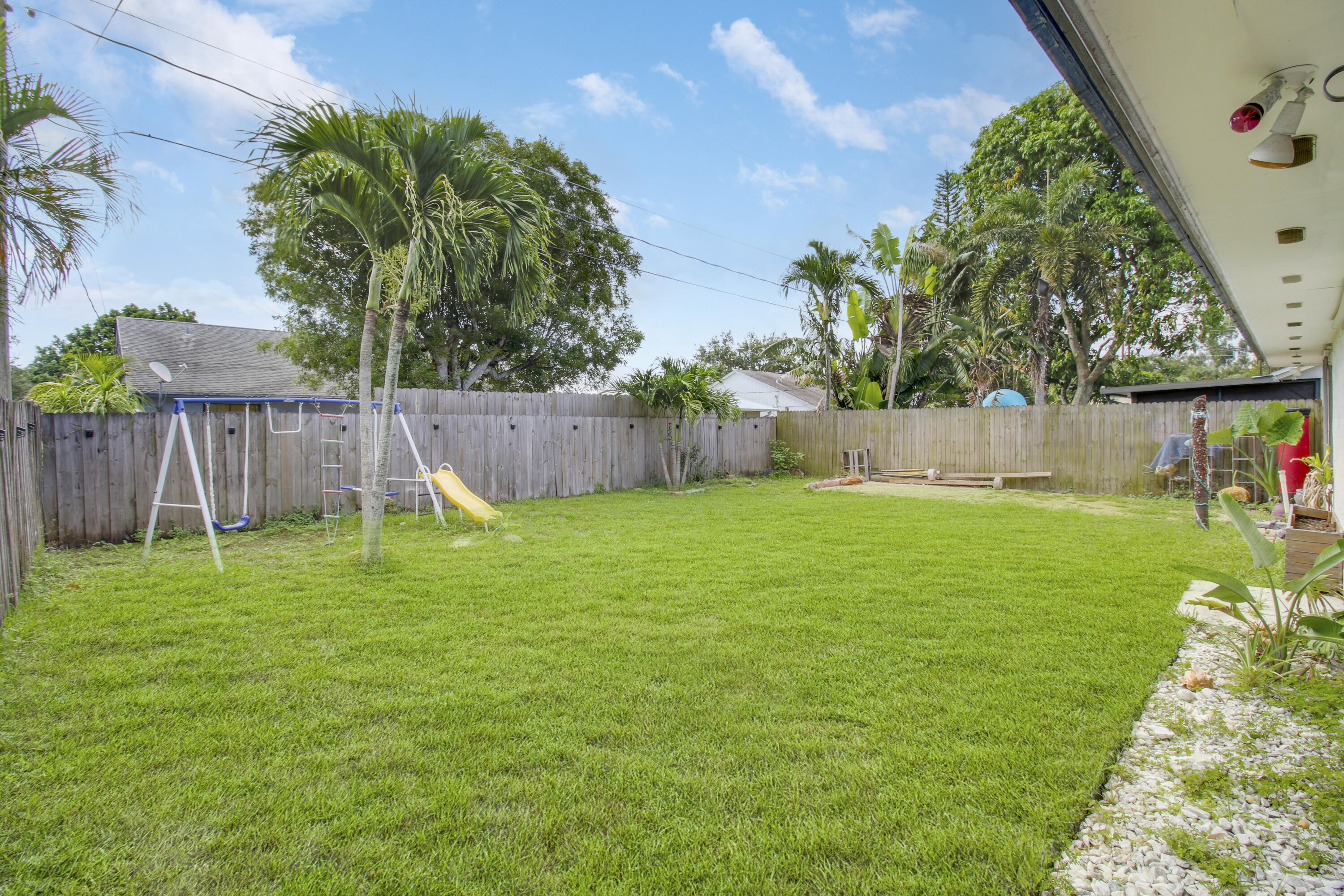 5929 Se Collins Avenue Property Photo 27