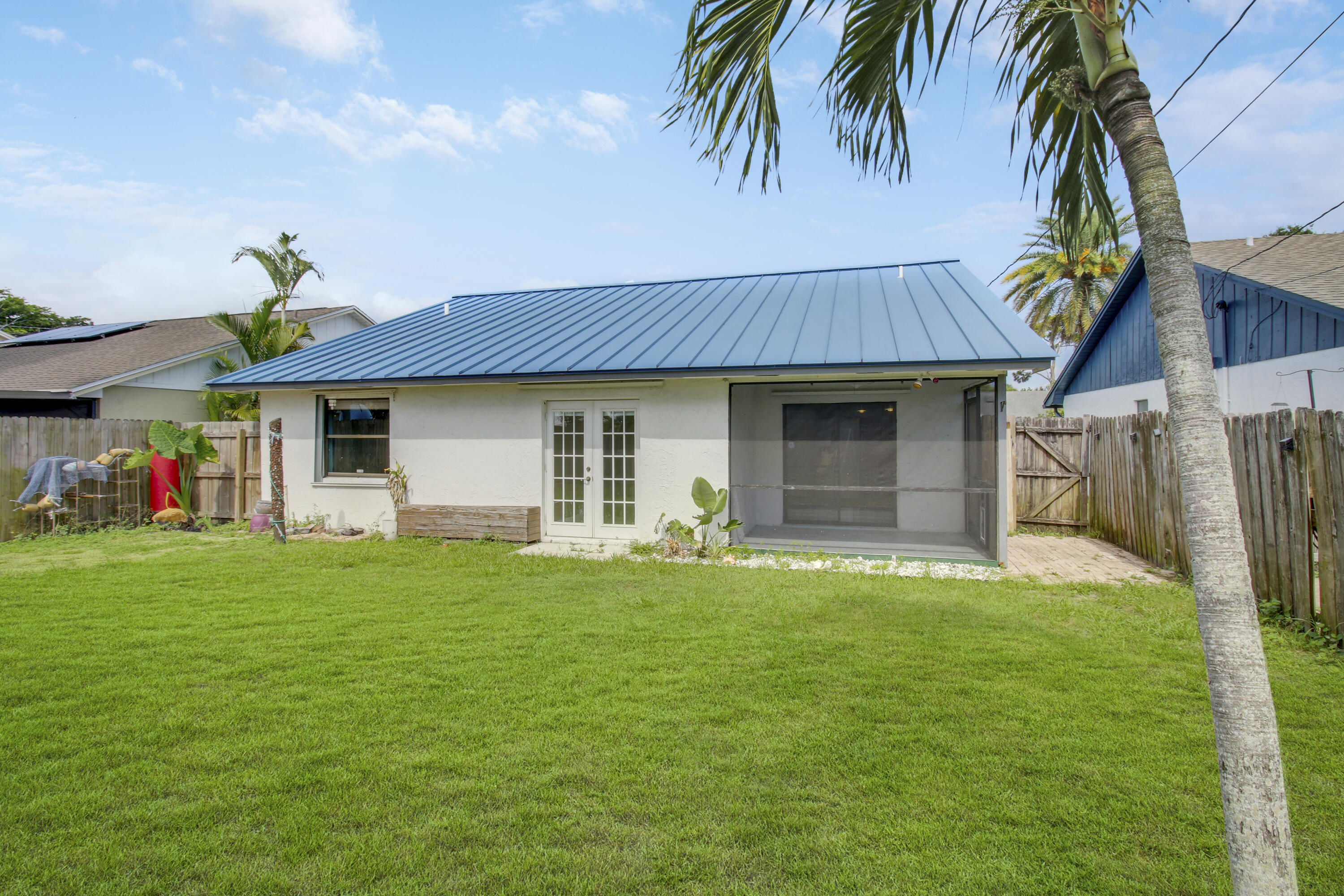 5929 Se Collins Avenue Property Photo 28