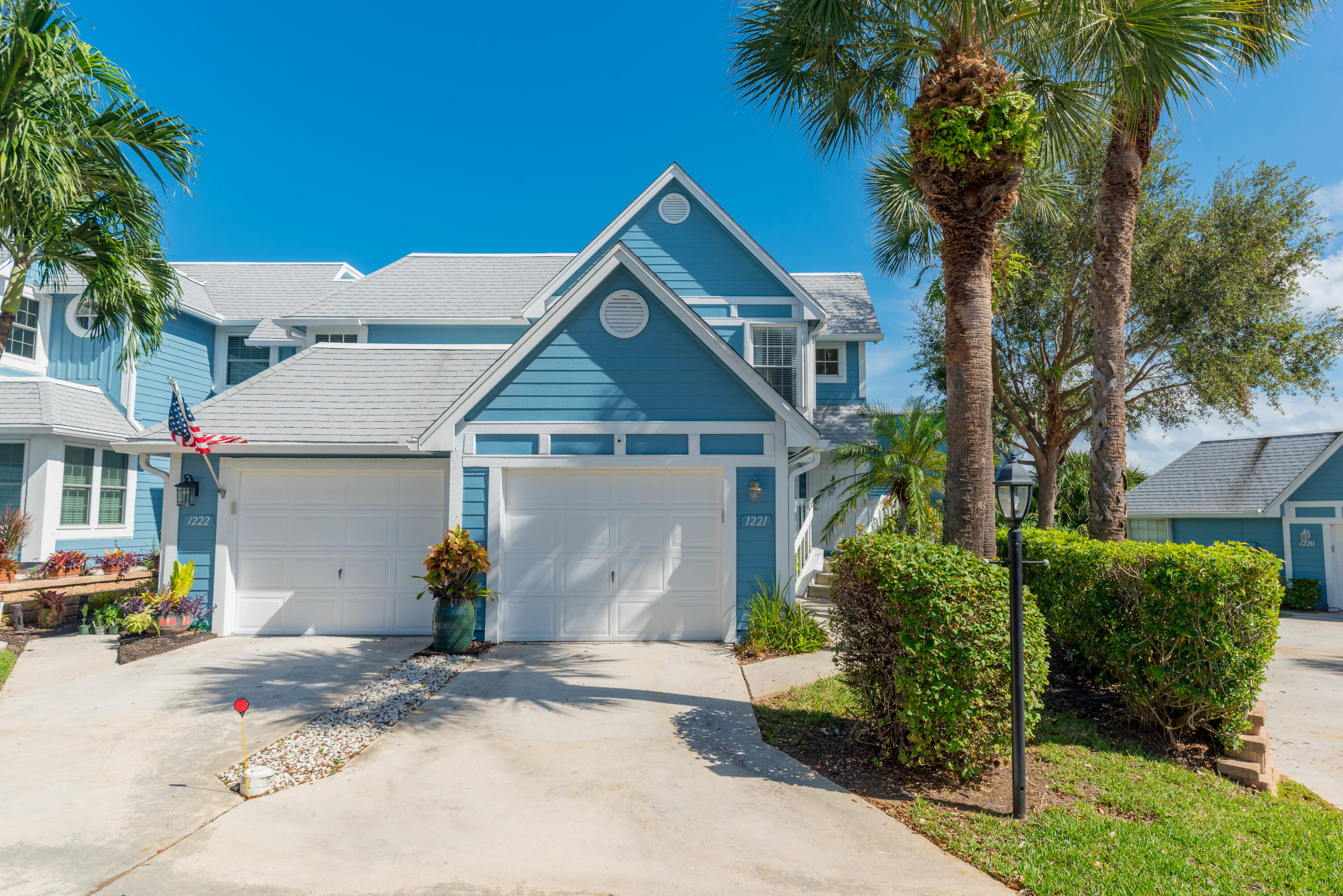 1221 Ocean Dunes Circle Property Photo 2