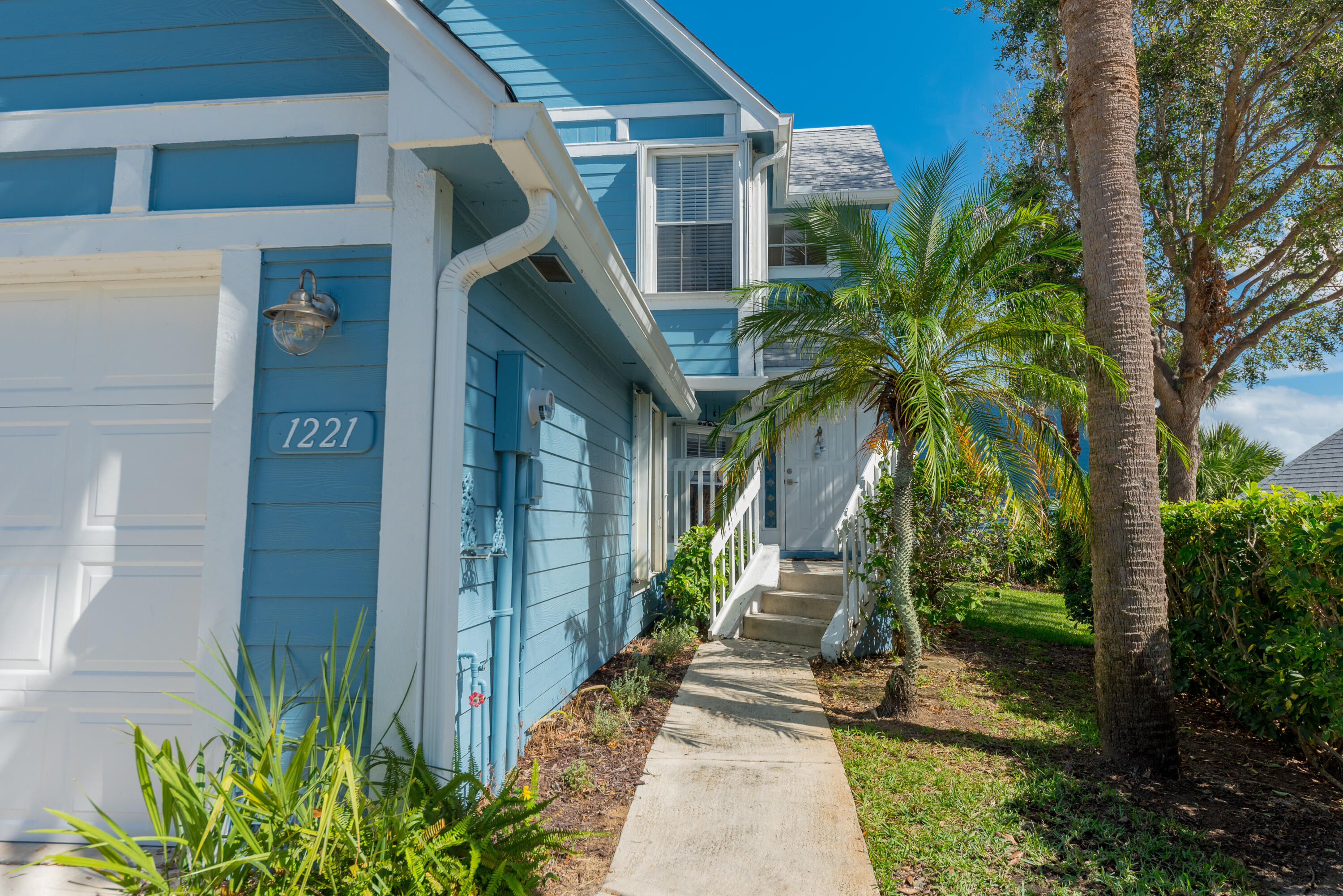 1221 Ocean Dunes Circle Property Photo 3