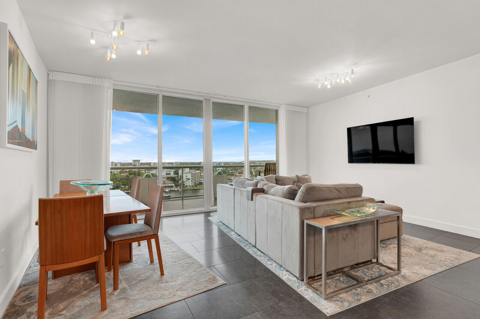1 N Ocean Boulevard 812 Property Photo 3