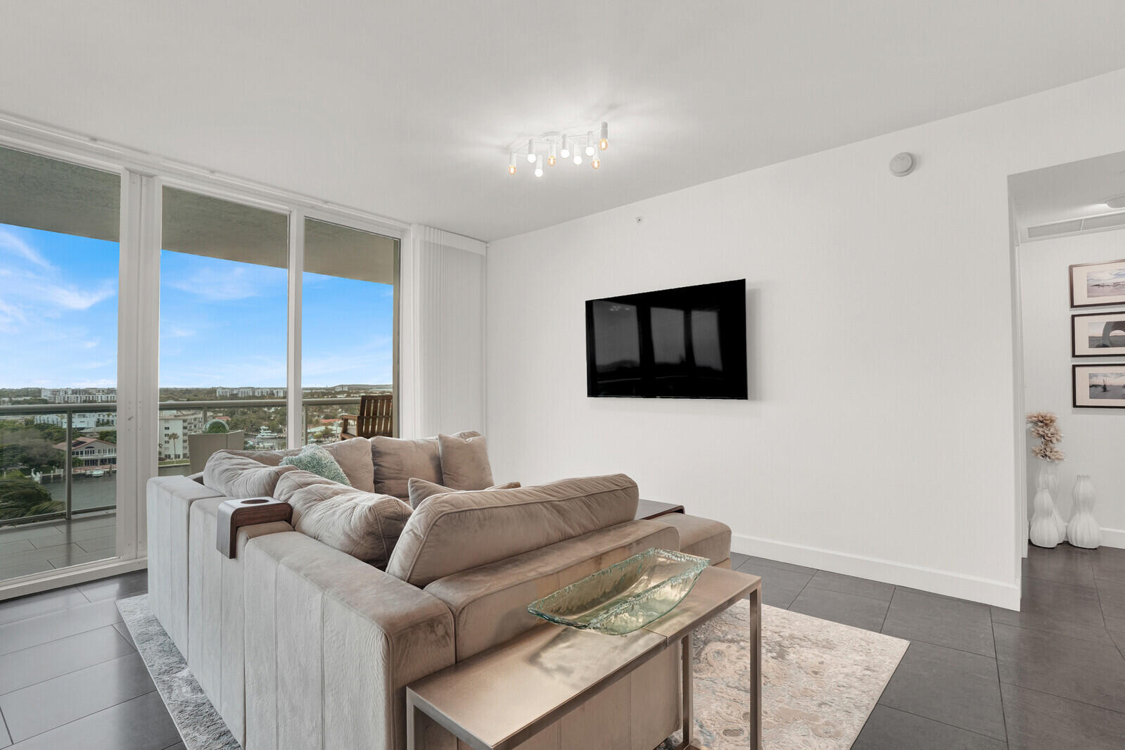 1 N Ocean Boulevard 812 Property Photo 4