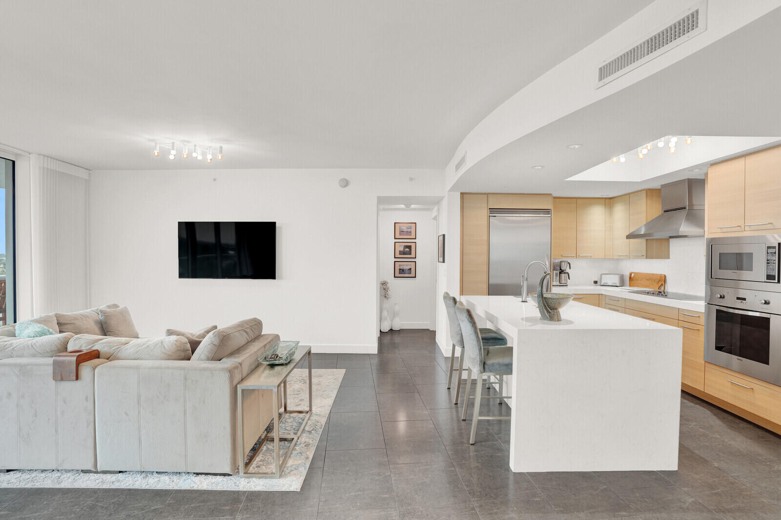 1 N Ocean Boulevard 812 Property Photo 6