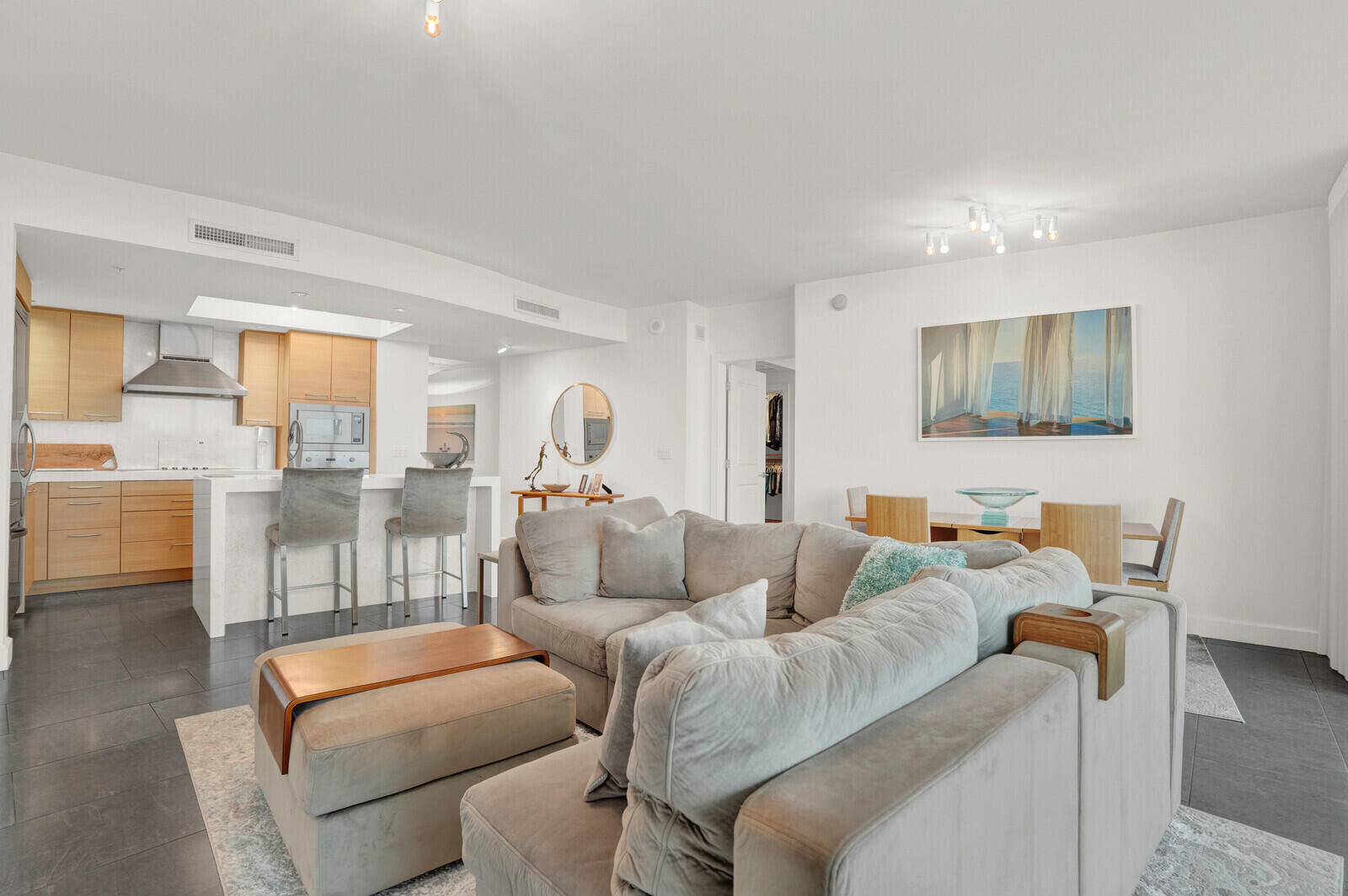1 N Ocean Boulevard 812 Property Photo 7