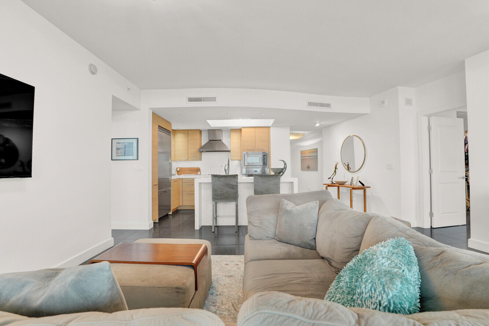 1 N Ocean Boulevard 812 Property Photo 8