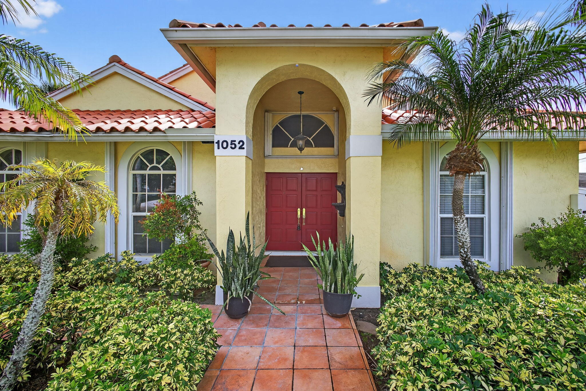 1052 W Shore Drive Property Photo 1