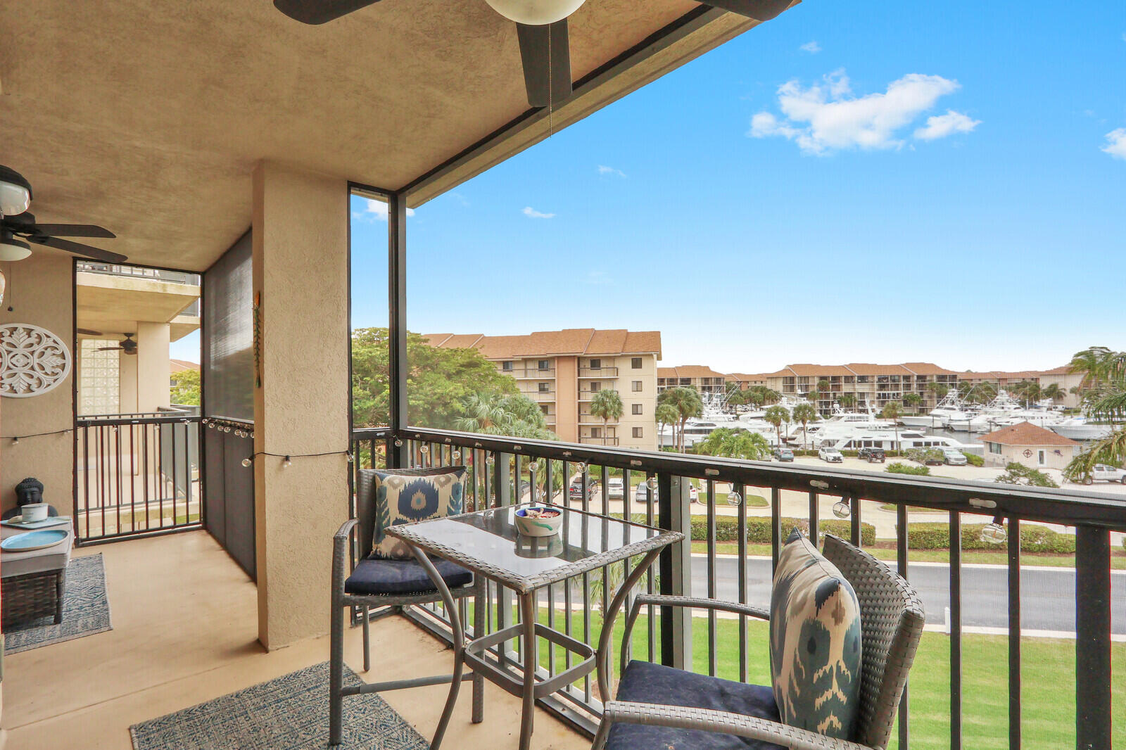 901 Seafarer Circle 403 Property Photo 1