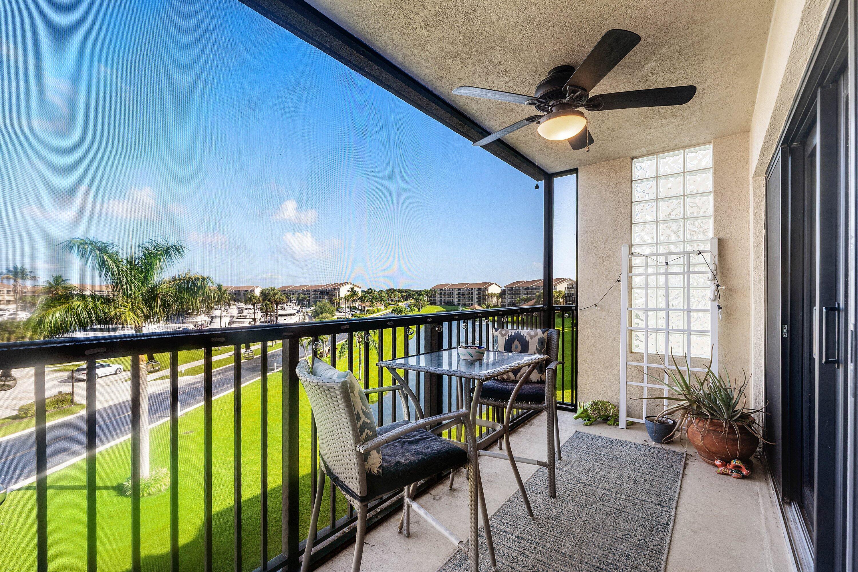 901 Seafarer Circle 403 Property Photo 17