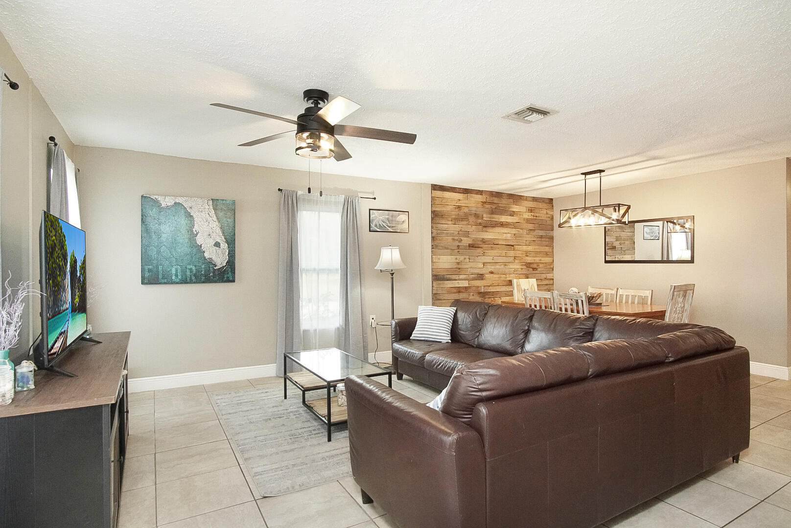 1002 Avenue E E Property Photo 5