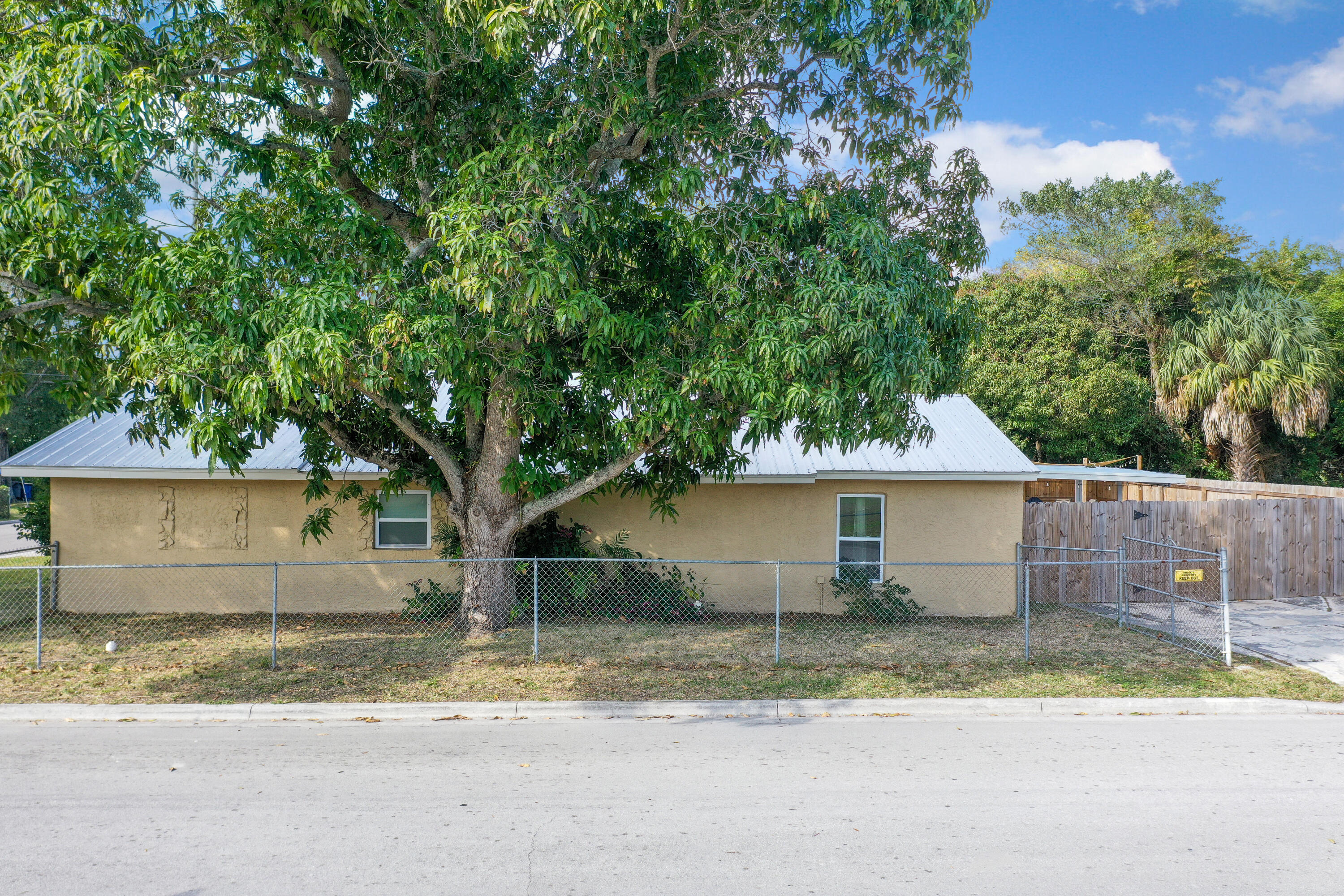 1002 Avenue E E Property Photo 26