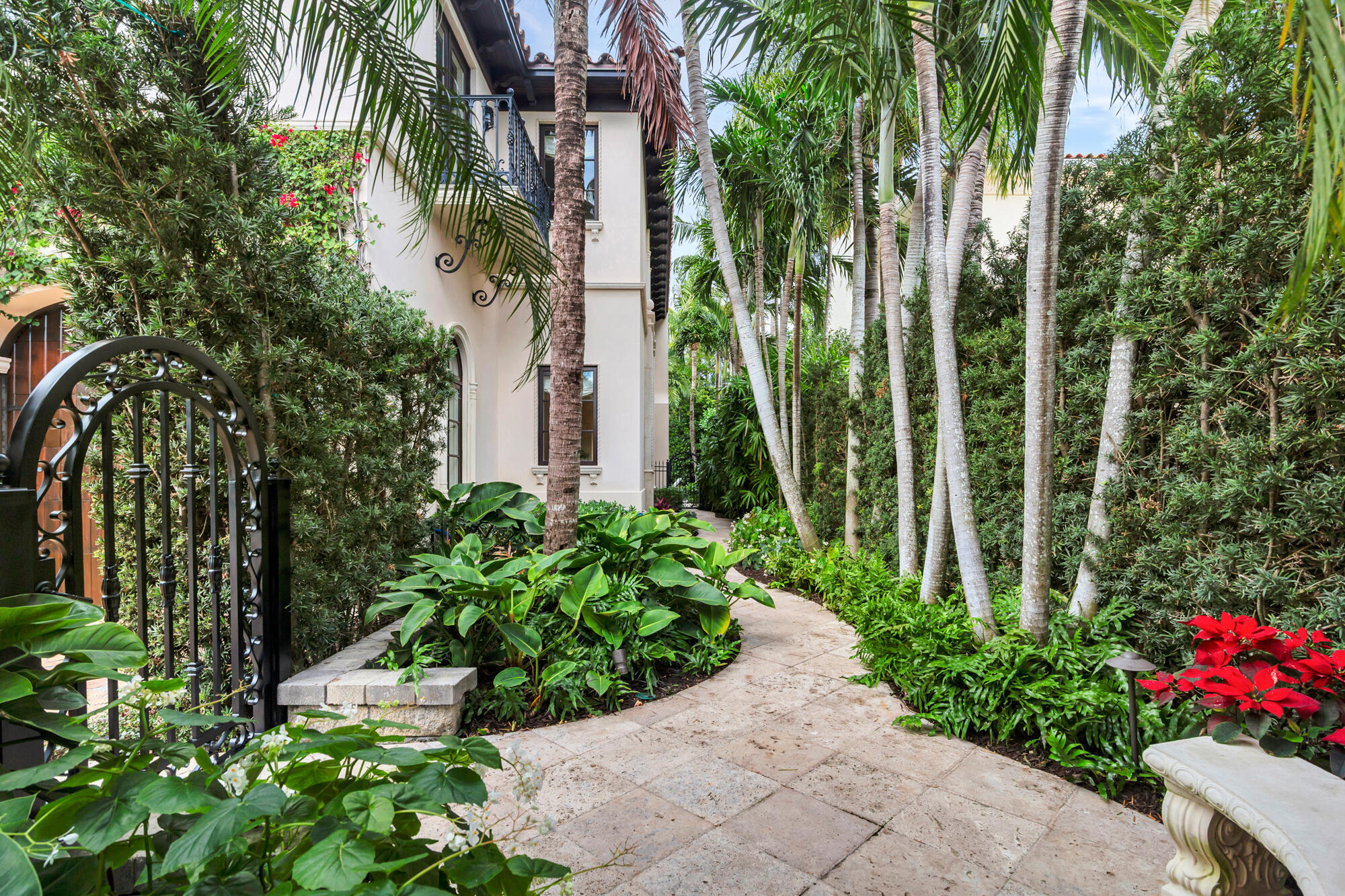 261 Seminole Avenue Property Photo 4