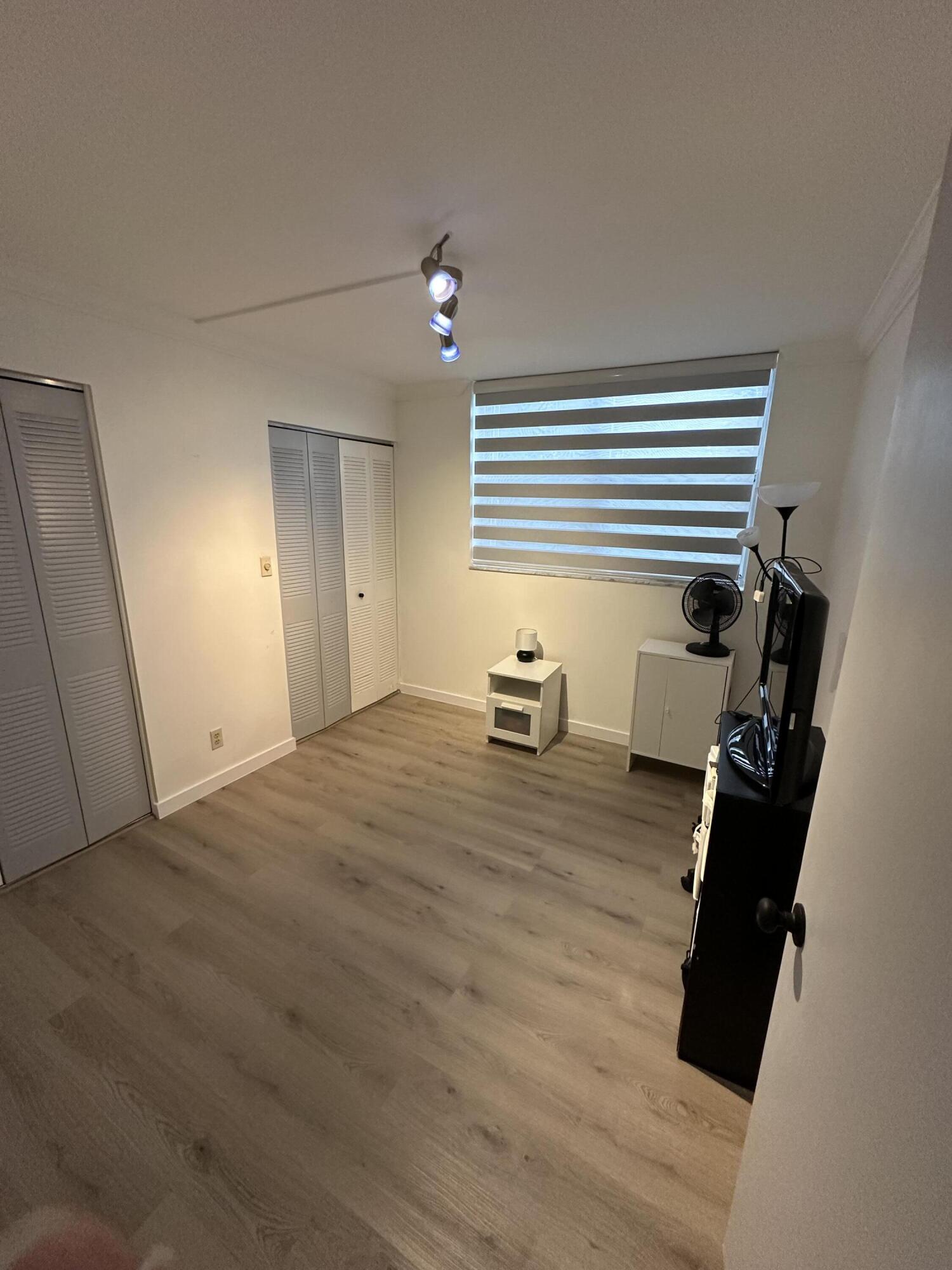 500 Executive Center Drive 3h Property Photo 8