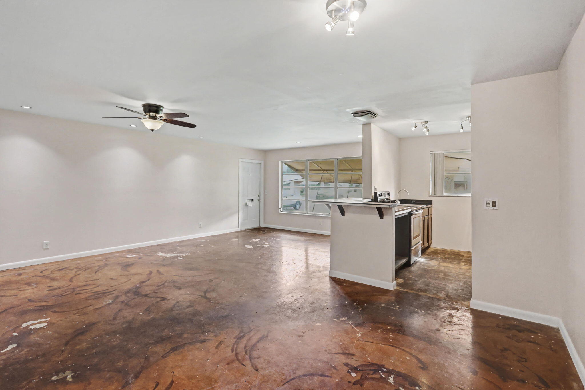 275 South Boulevard C Property Photo 6