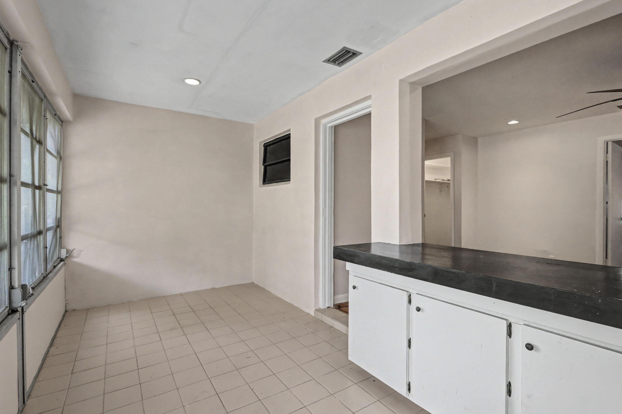 275 South Boulevard C Property Photo 17