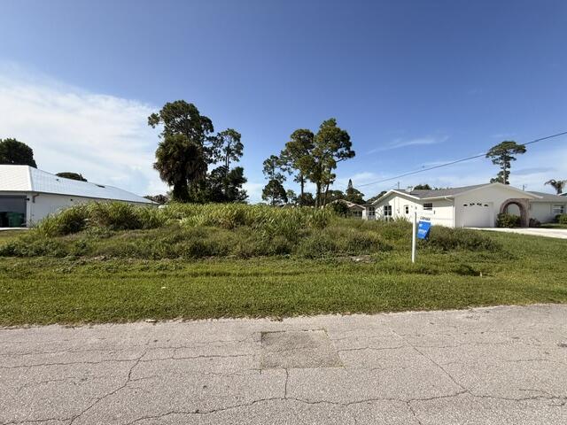 541 Nw Placid Avenue Property Photo 2