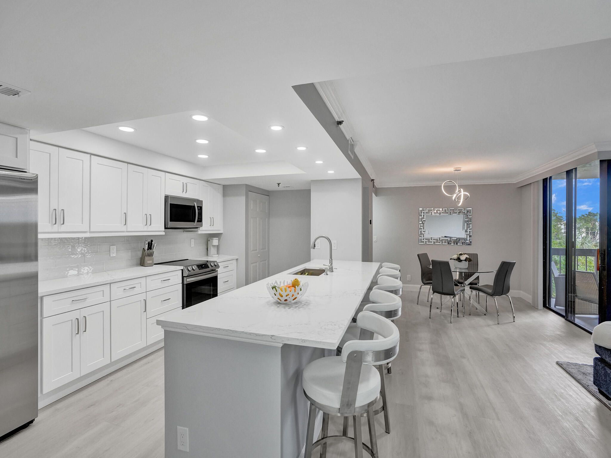 955 Egret Circle 405 Property Photo 5