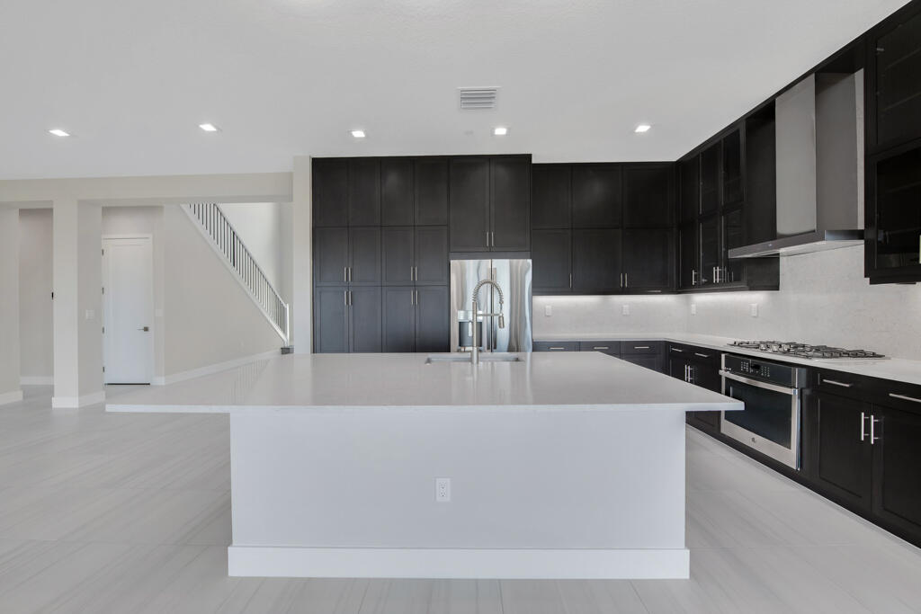 10028 Cloud View Property Photo 27