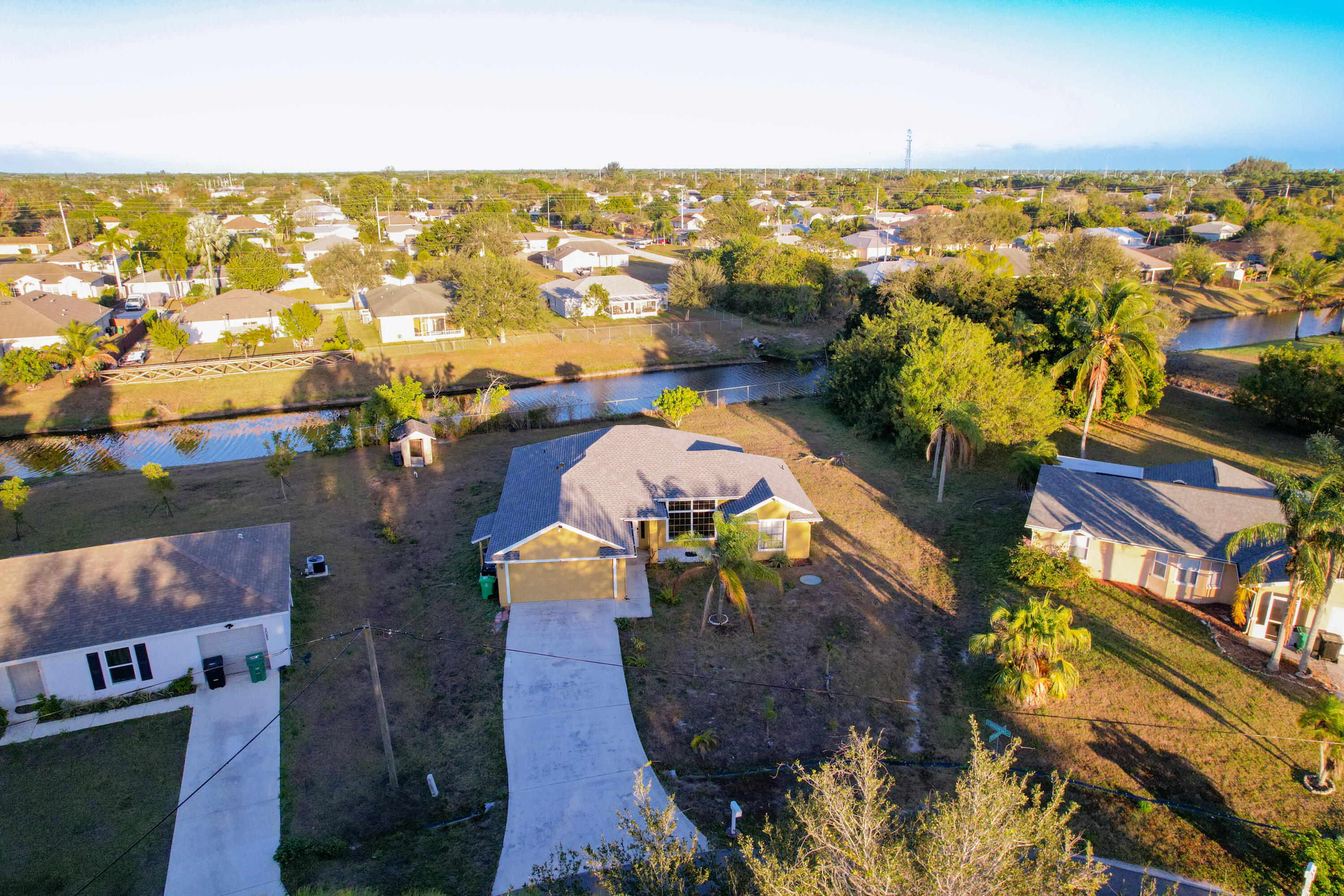 2091 SW Castinet Lane Property Photo 1