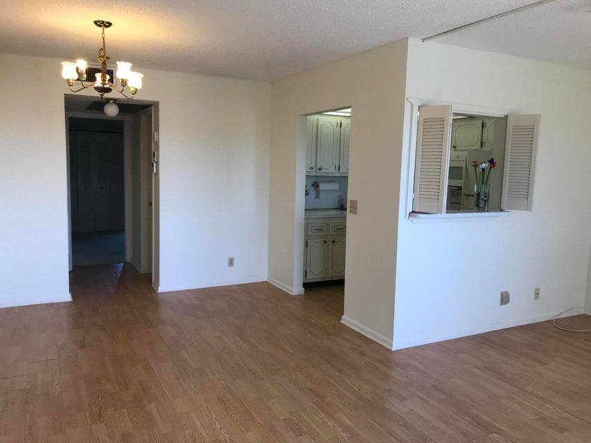 434 Southampton B Property Photo 1