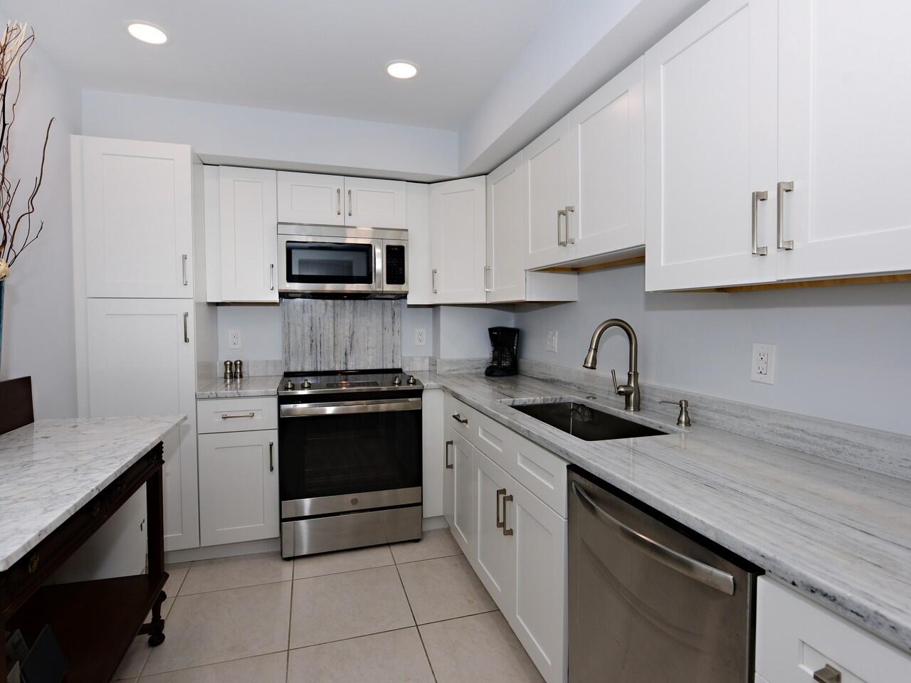 3450 S Ocean Boulevard 406 Property Photo 8