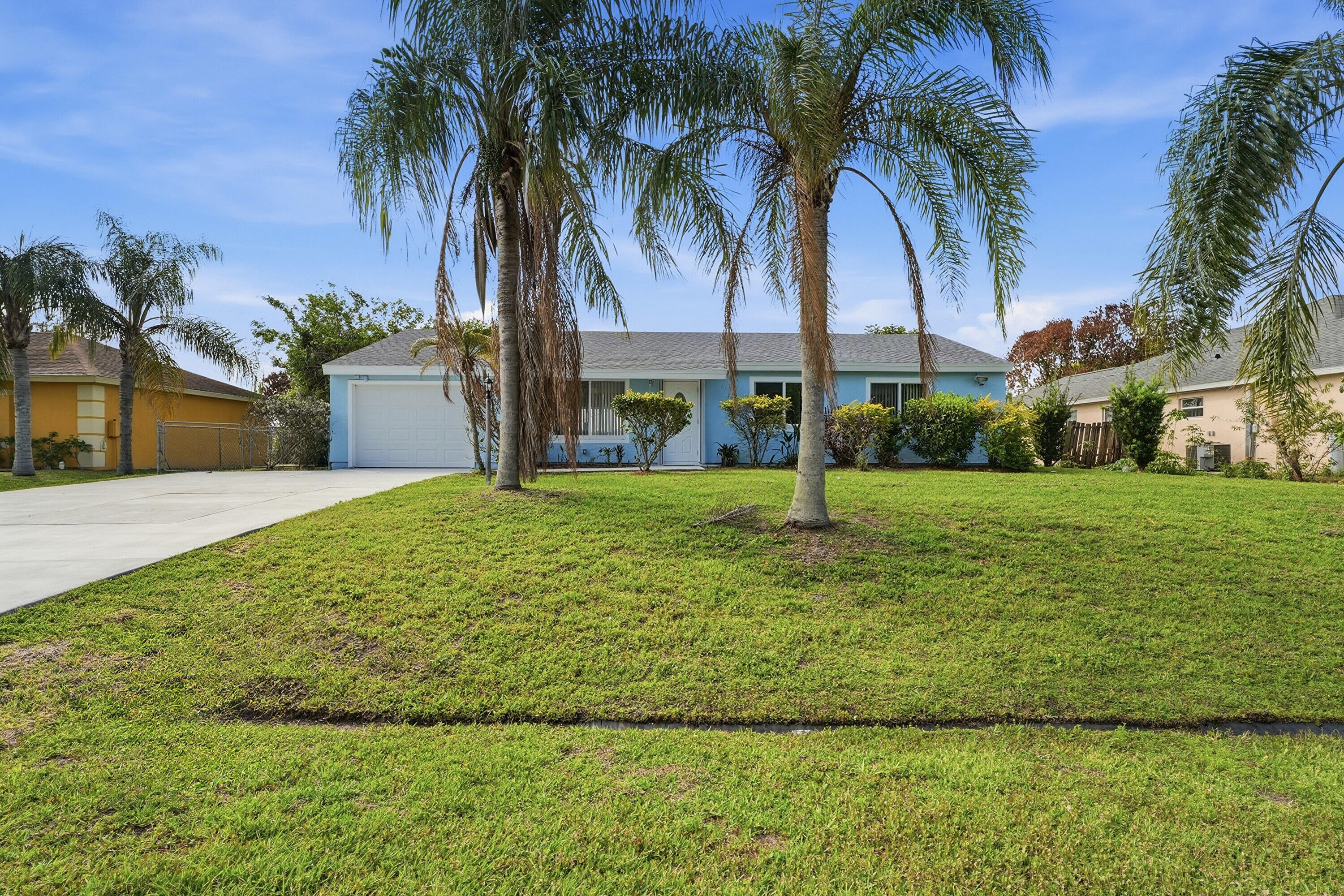 420 Se Streamlet Avenue Property Photo 3