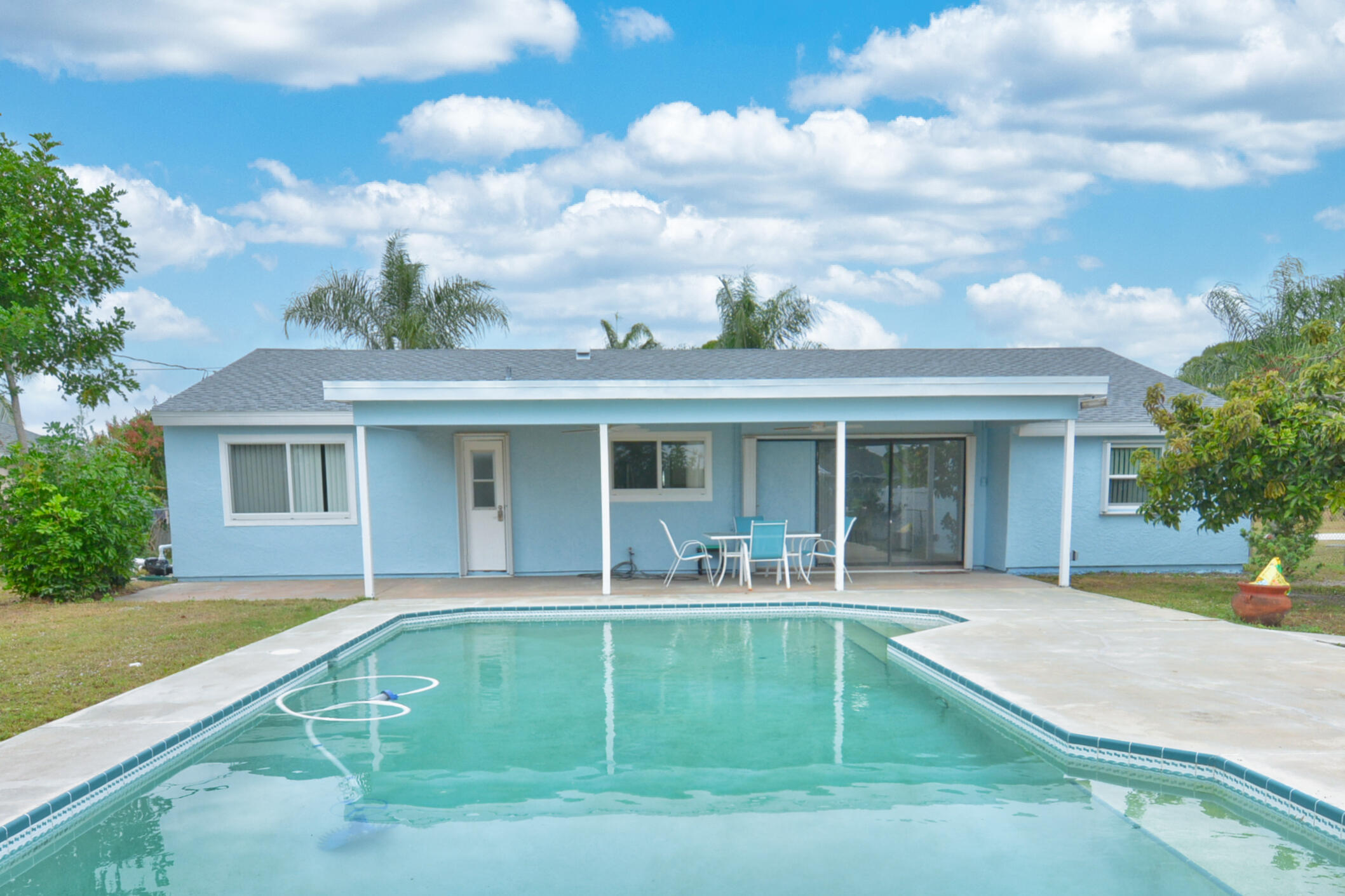 420 Se Streamlet Avenue Property Photo 4